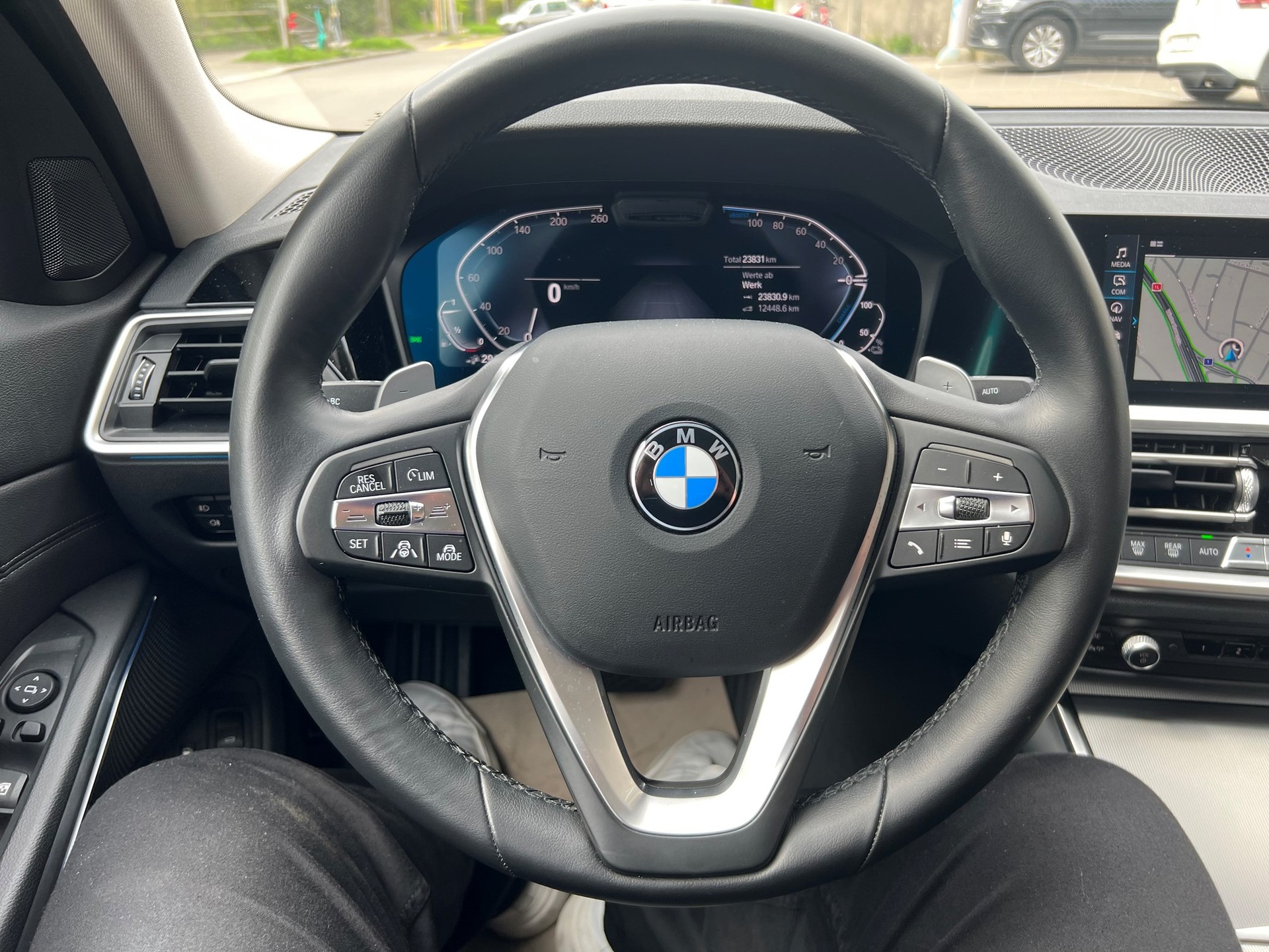 BMW 330e xDrive Sport Line Steptronic-image-14