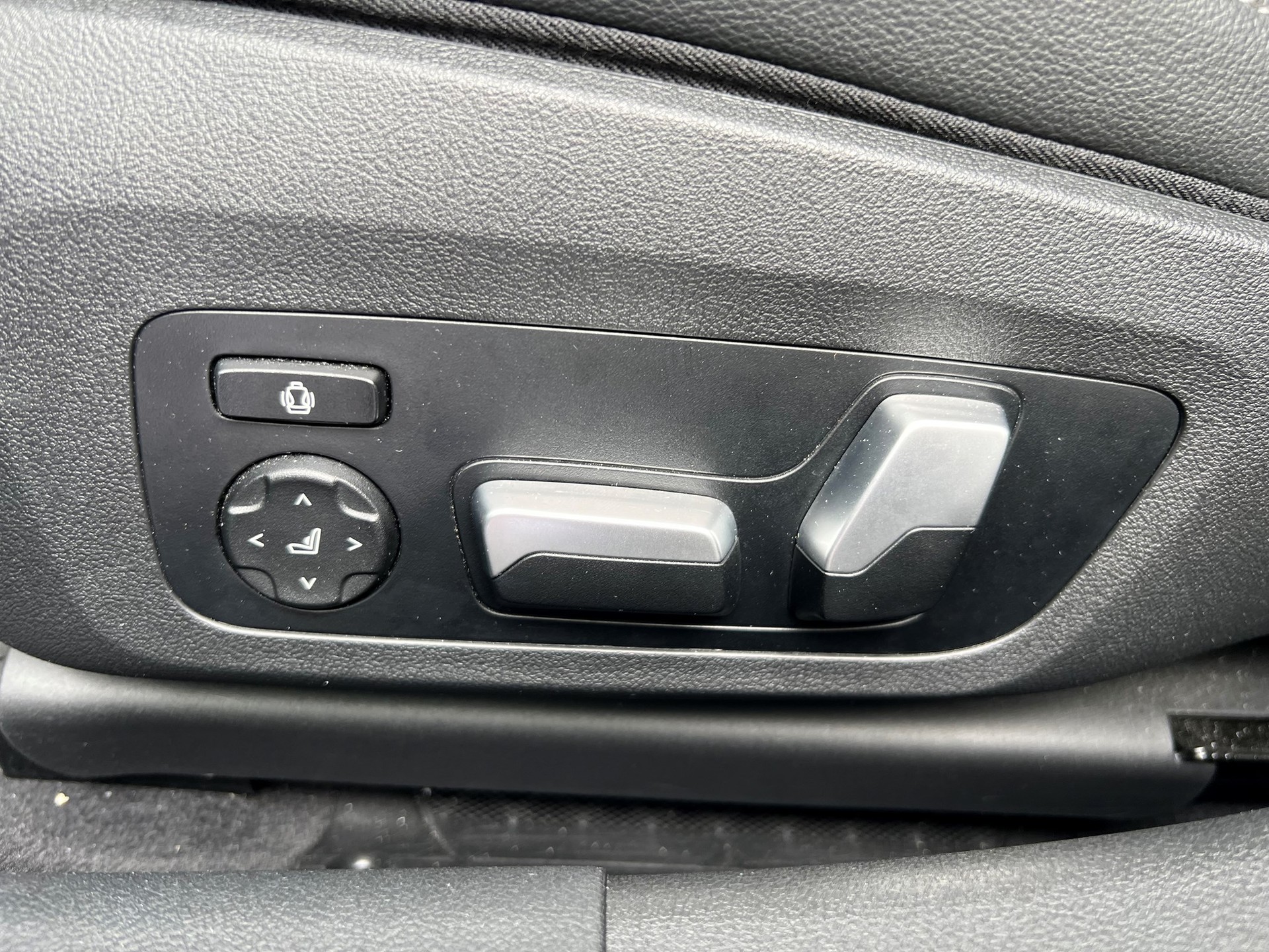 BMW 330e xDrive Sport Line Steptronic-image-9