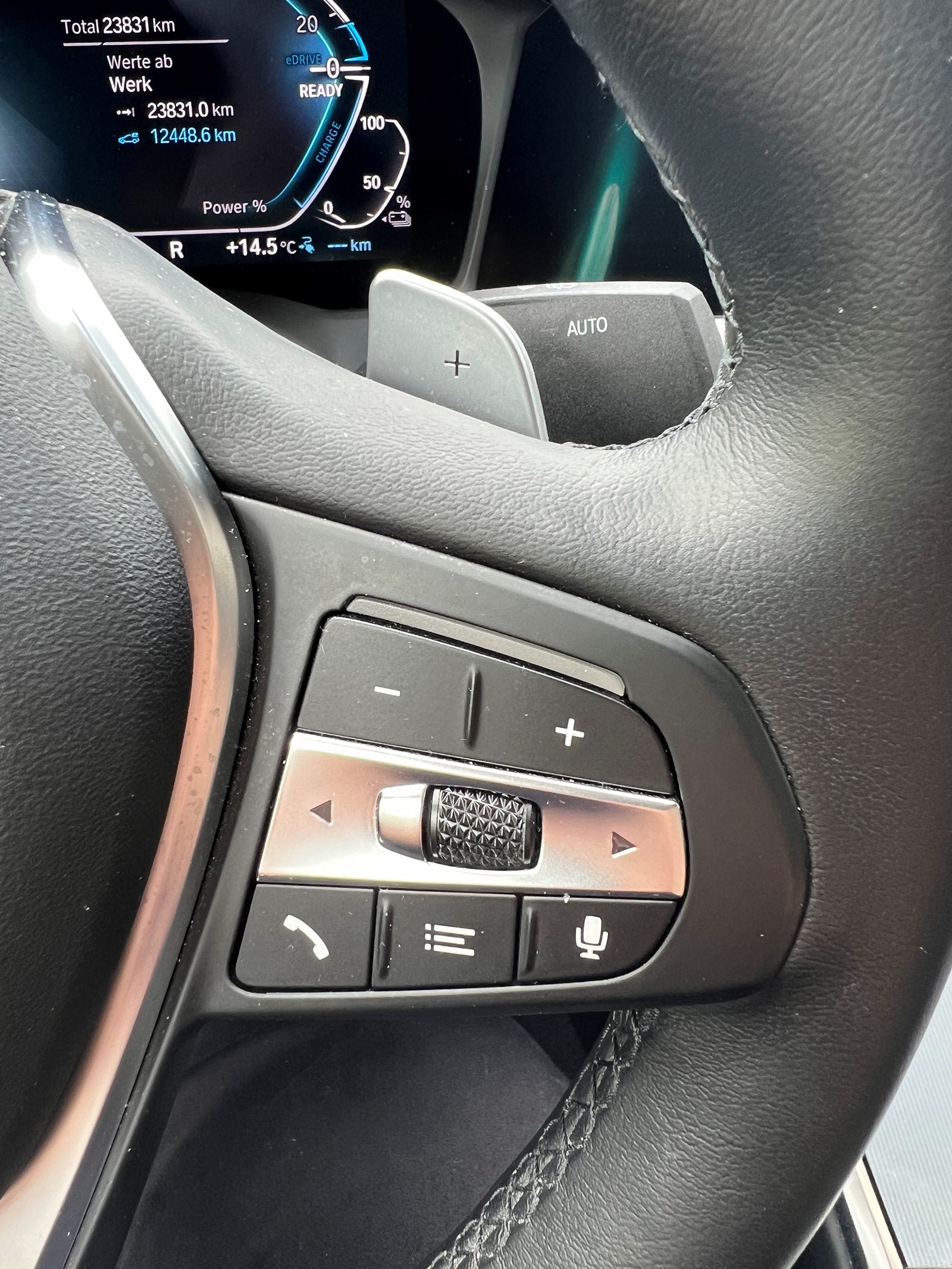 BMW 330e xDrive Sport Line Steptronic-image-15