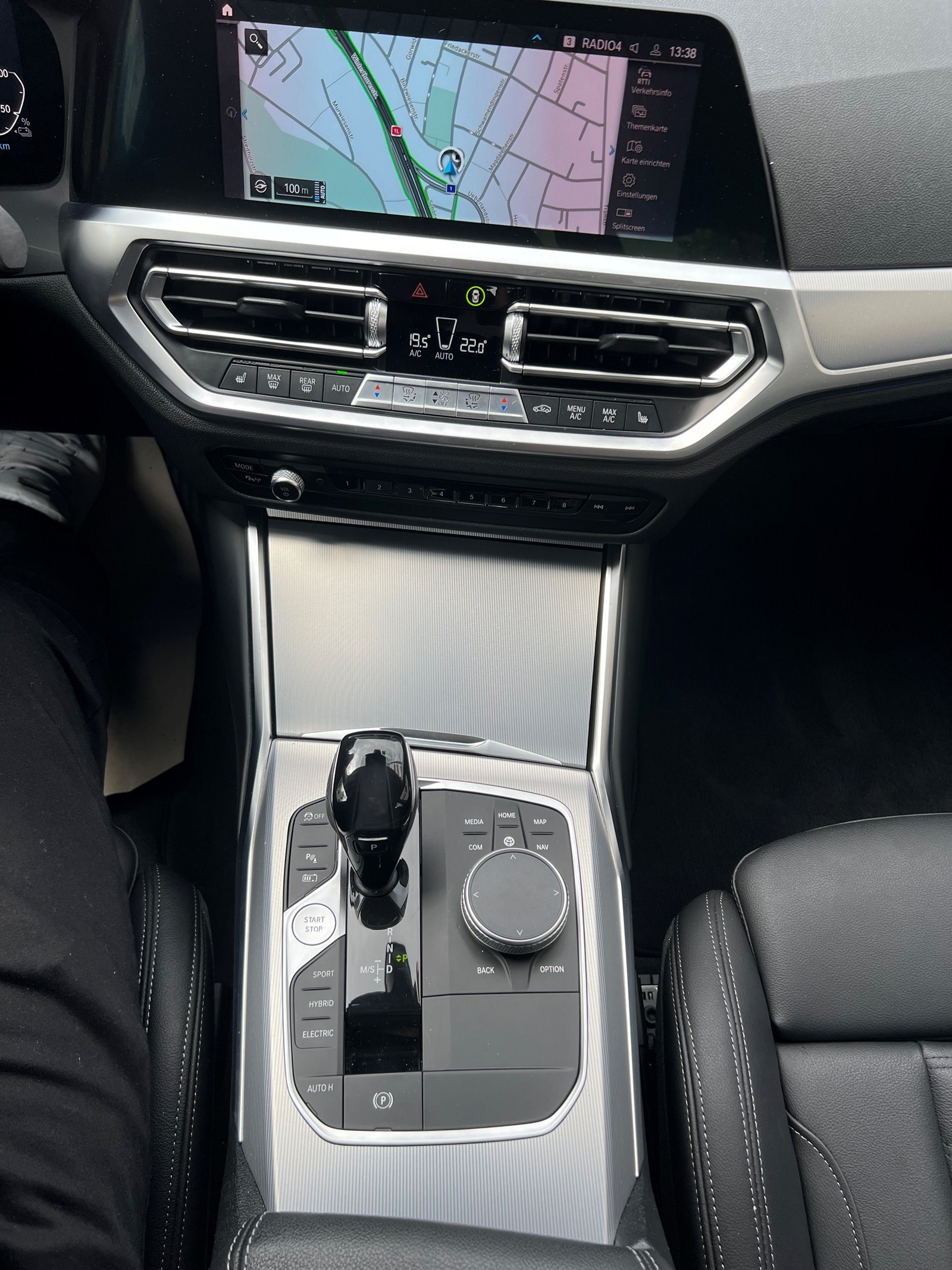 BMW 330e xDrive Sport Line Steptronic-image-17