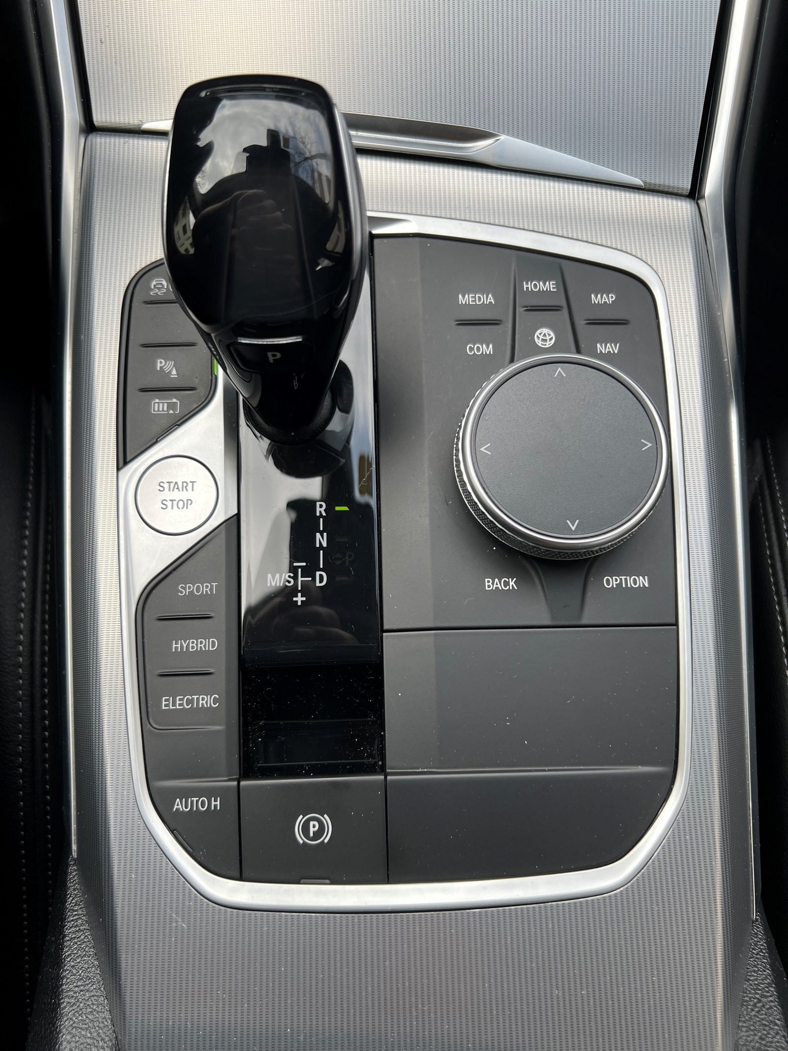 BMW 330e xDrive Sport Line Steptronic-image-23