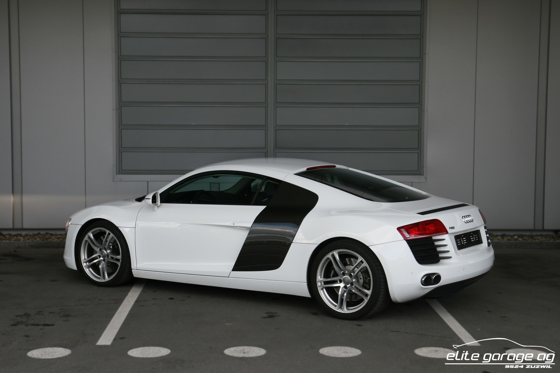 AUDI R8 Coupé 4.2 Handschalter-image-2