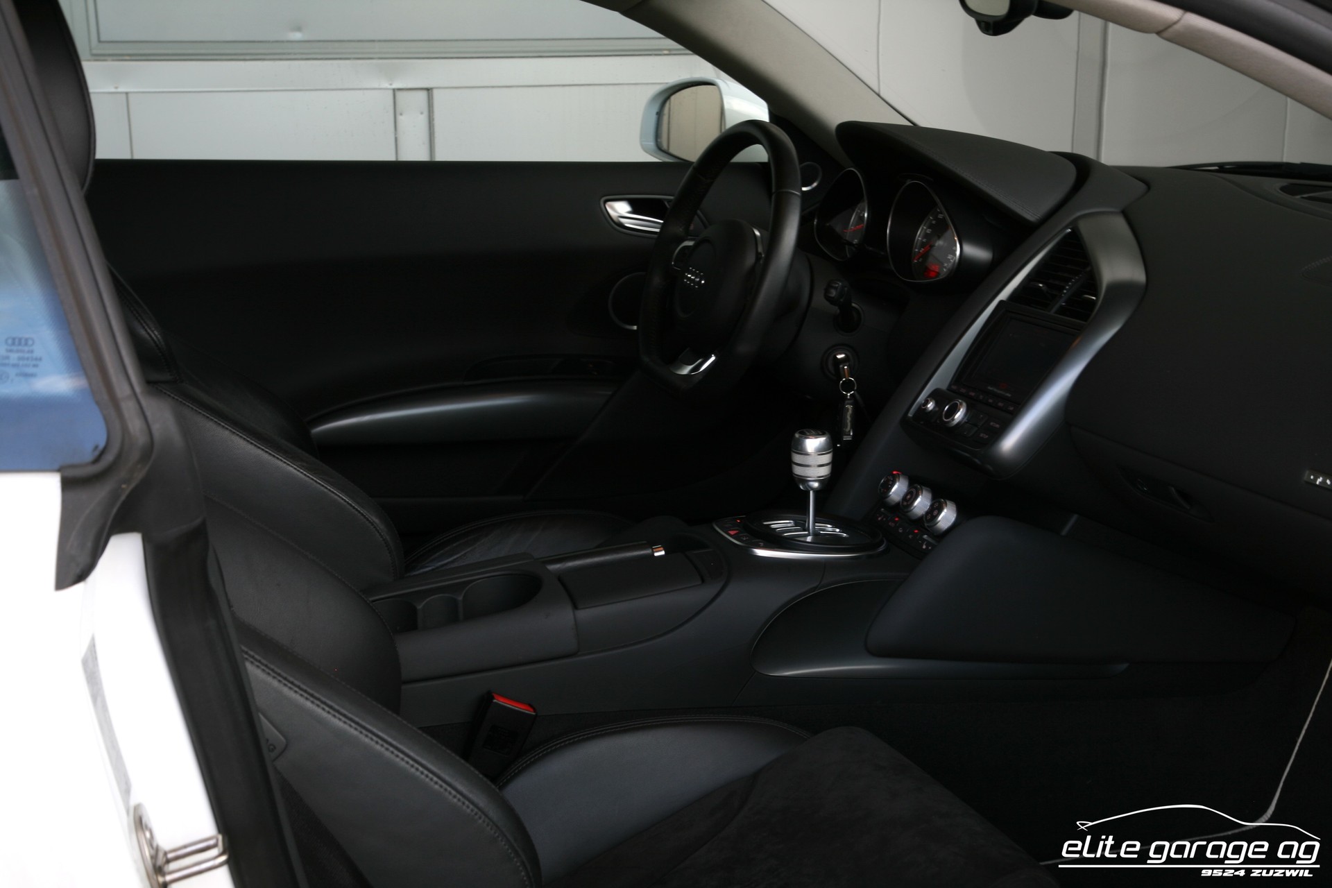 AUDI R8 Coupé 4.2 Handschalter-image-15