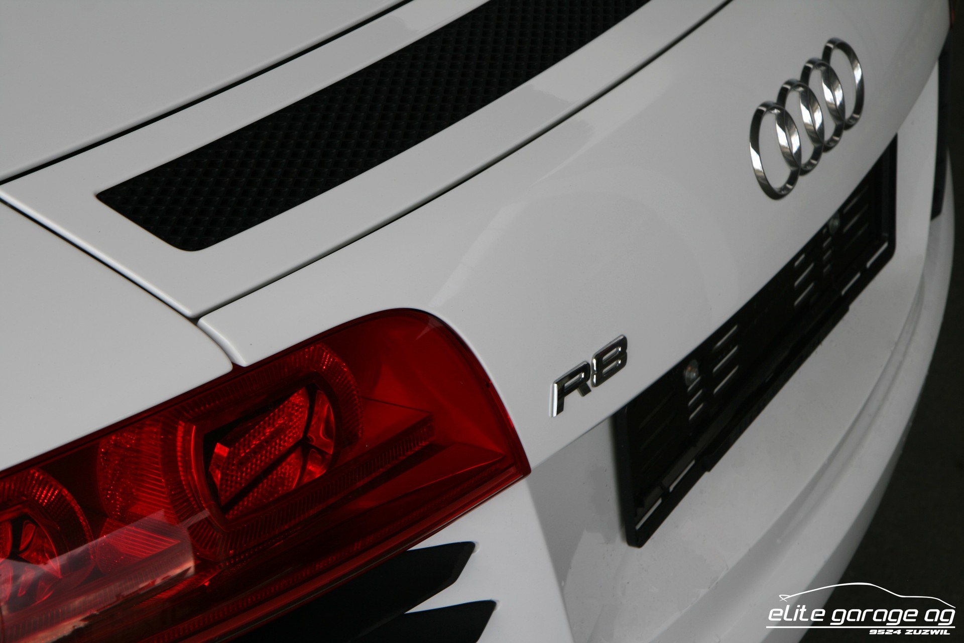 AUDI R8 Coupé 4.2 Handschalter-image-11