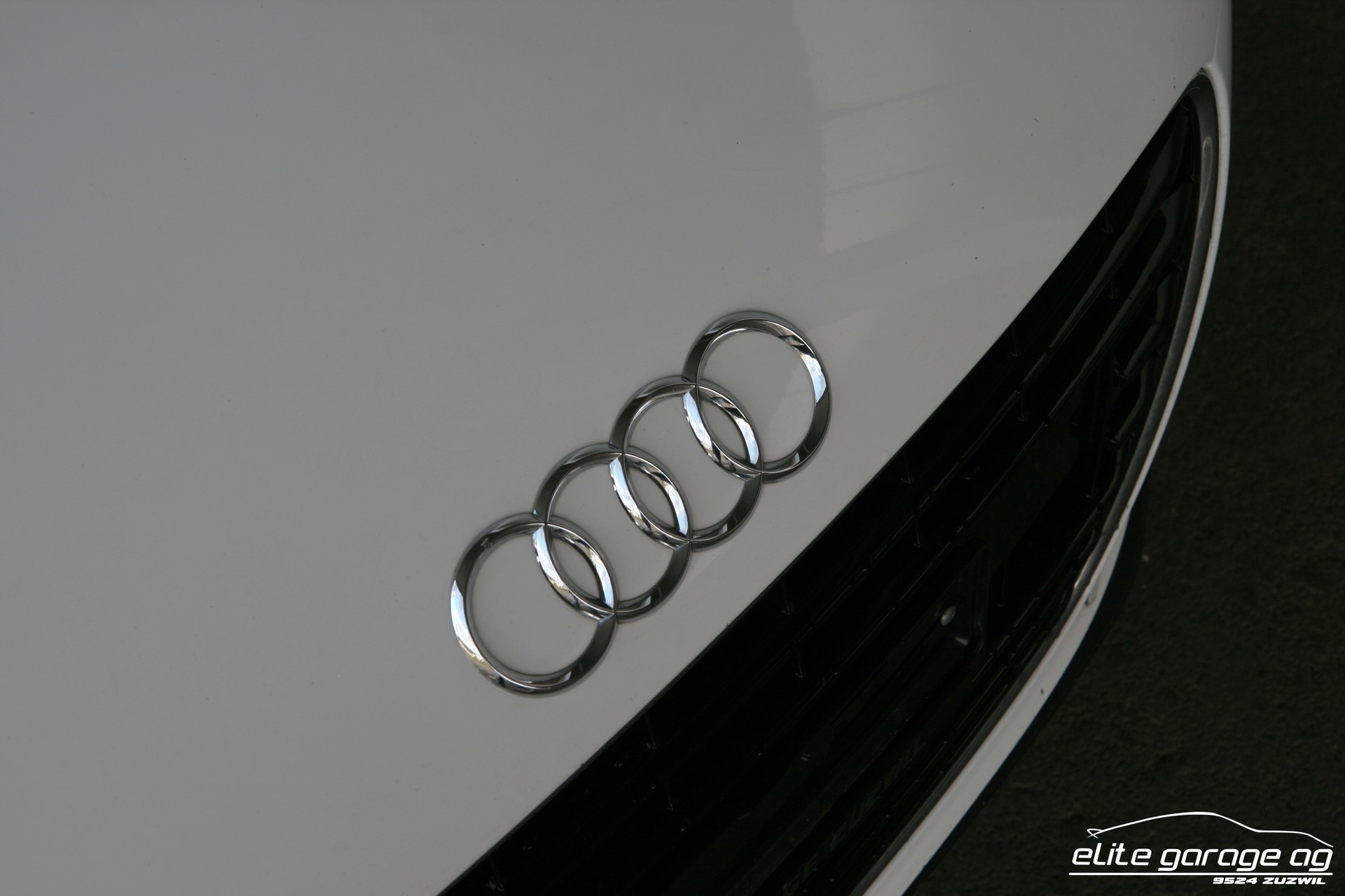 AUDI R8 Coupé 4.2 Handschalter-image-10