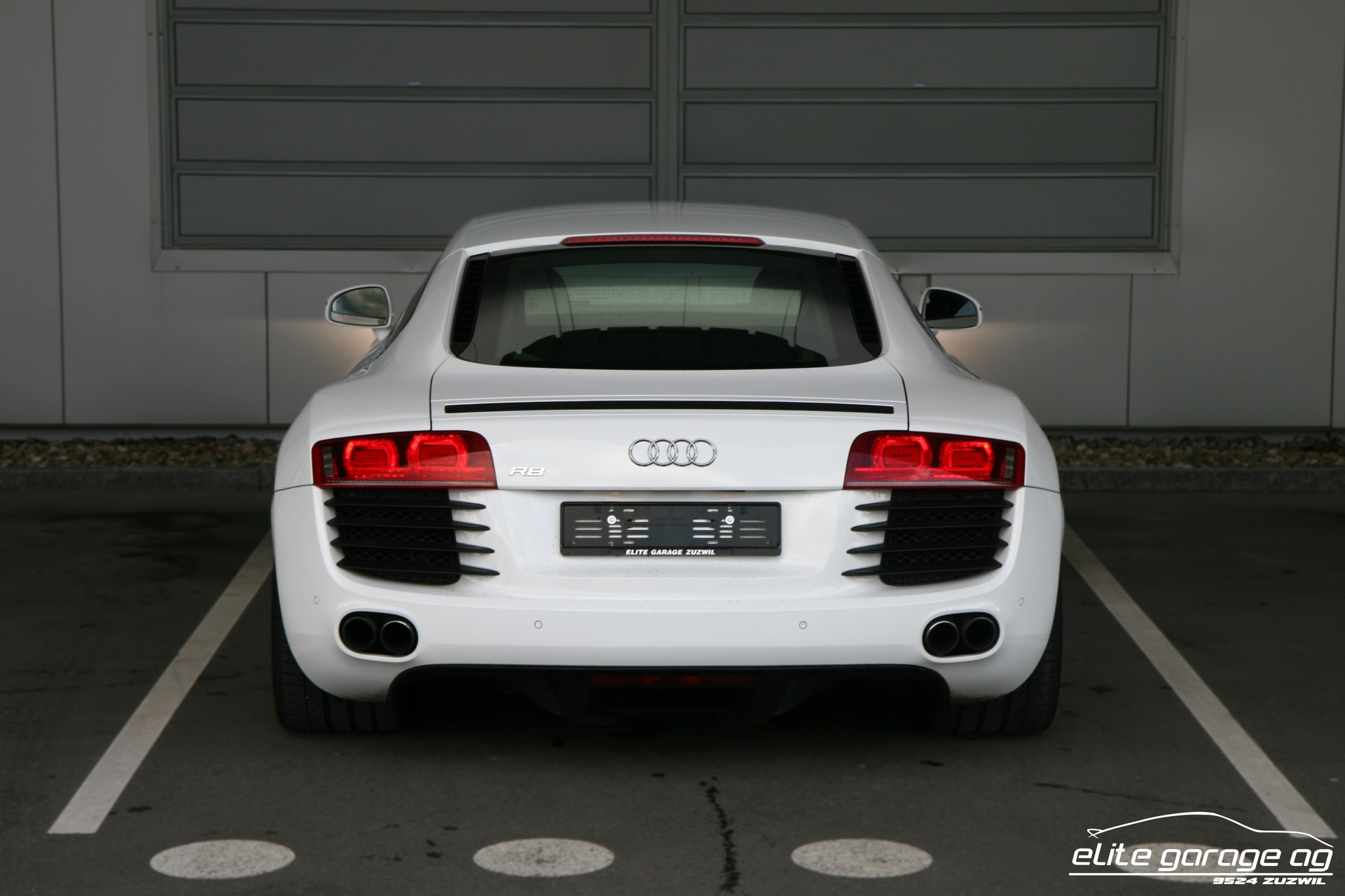 AUDI R8 Coupé 4.2 Handschalter-image-3