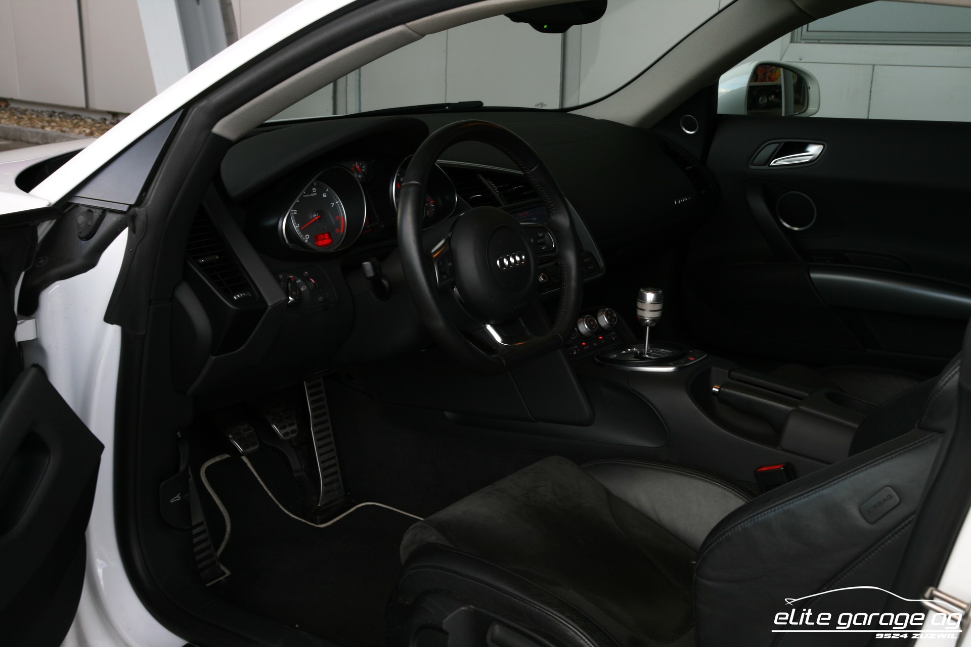 AUDI R8 Coupé 4.2 Handschalter-image-13