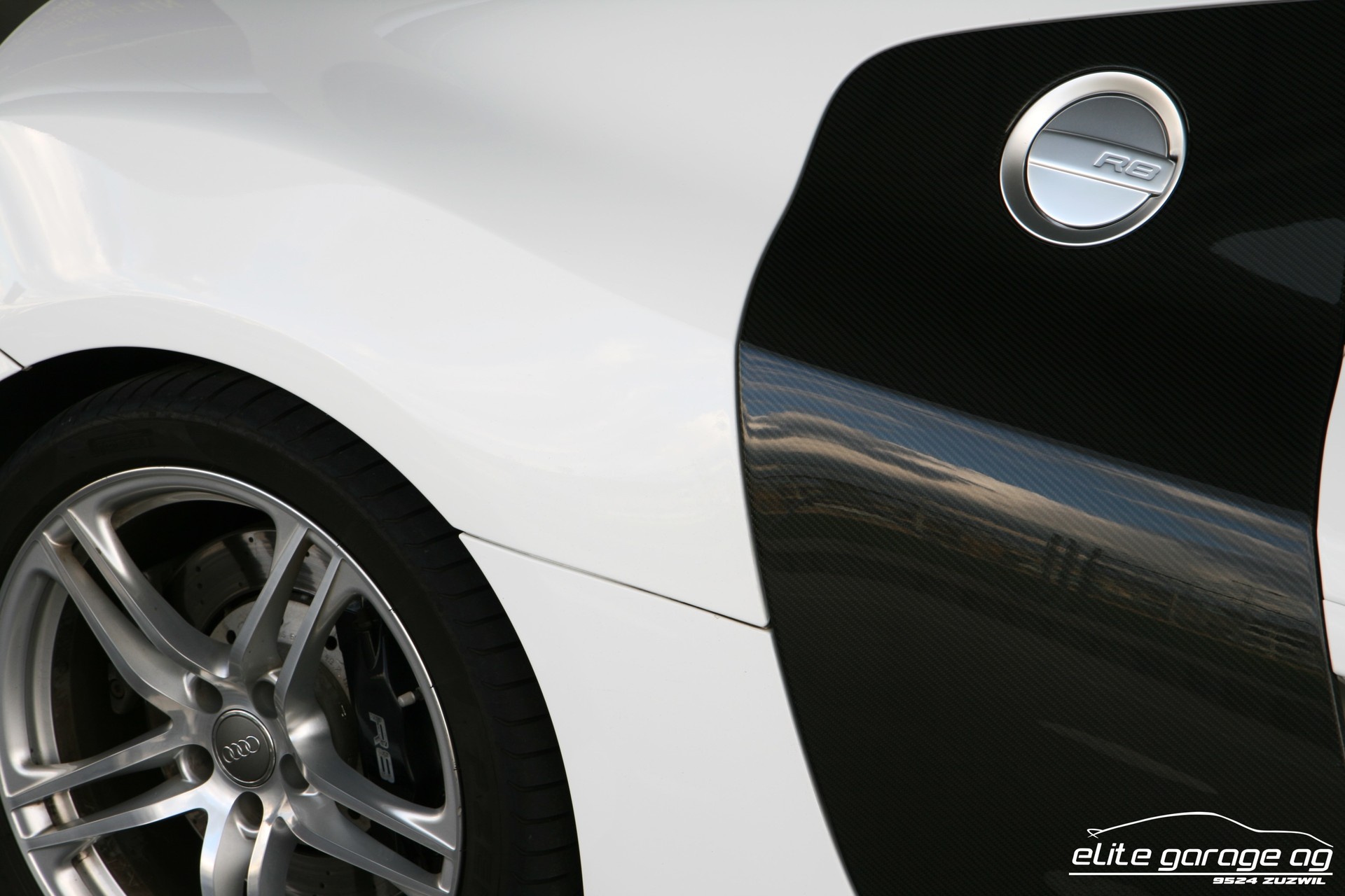 AUDI R8 Coupé 4.2 Handschalter-image-12