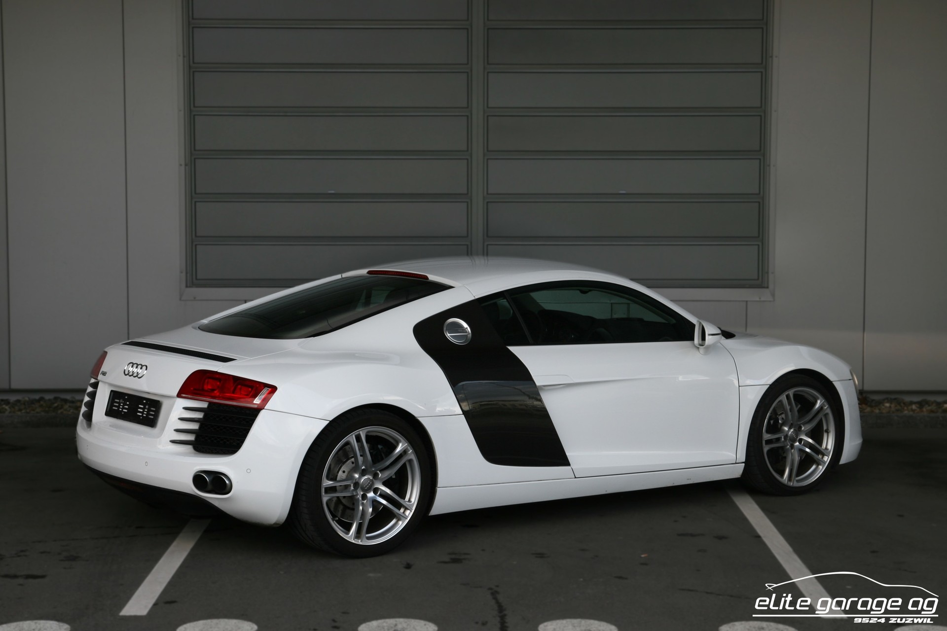 AUDI R8 Coupé 4.2 Handschalter-image-4