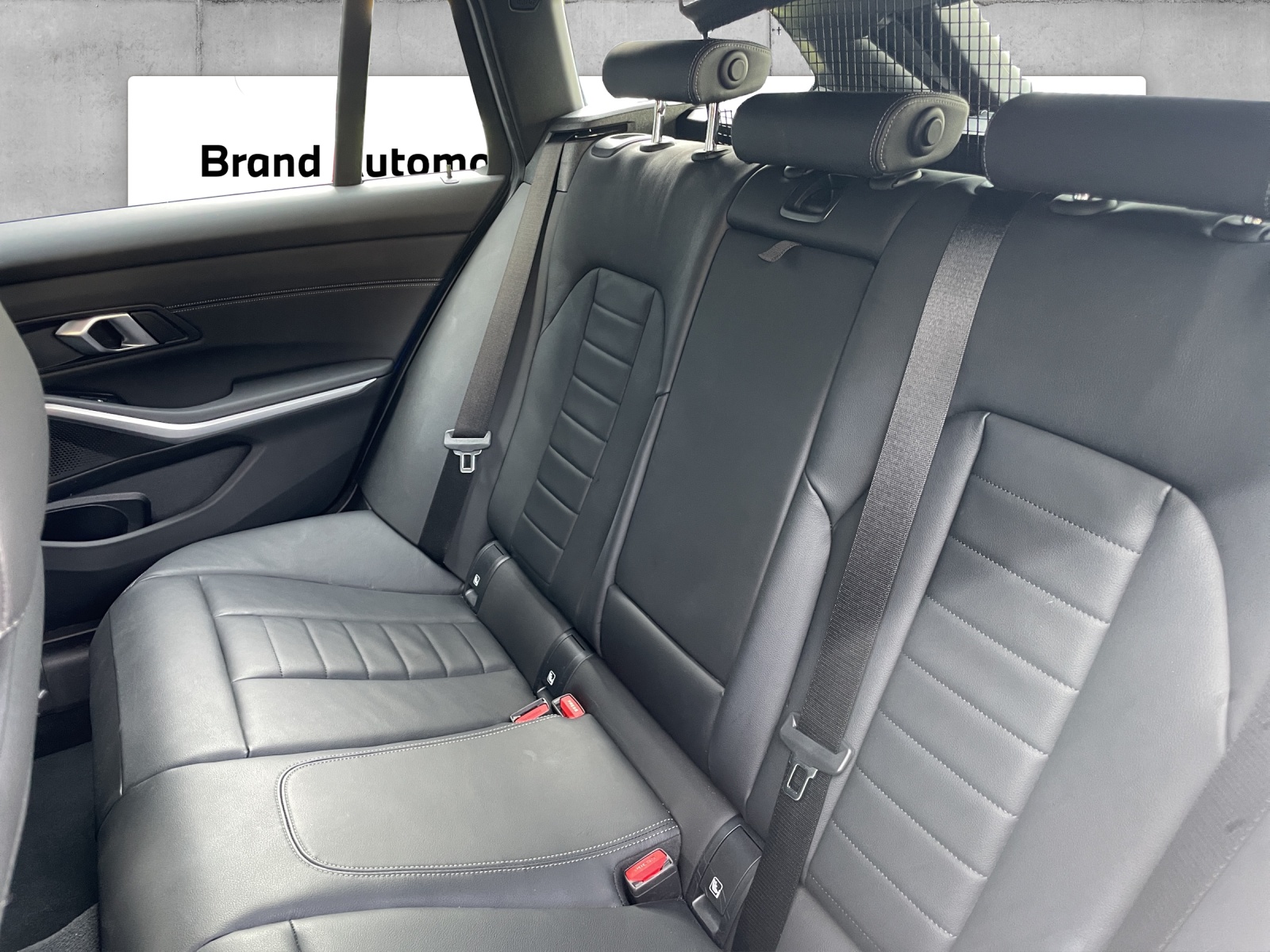 BMW 320d xDrive SAG Touring-image-8