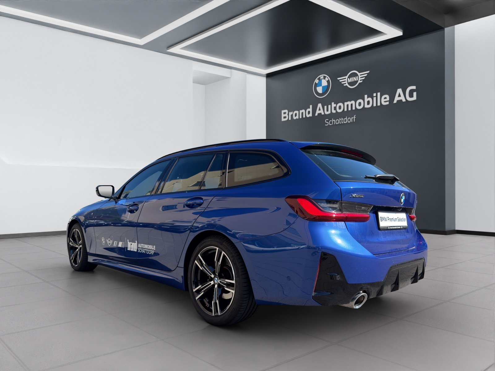 BMW 320d xDrive SAG Touring-image-2