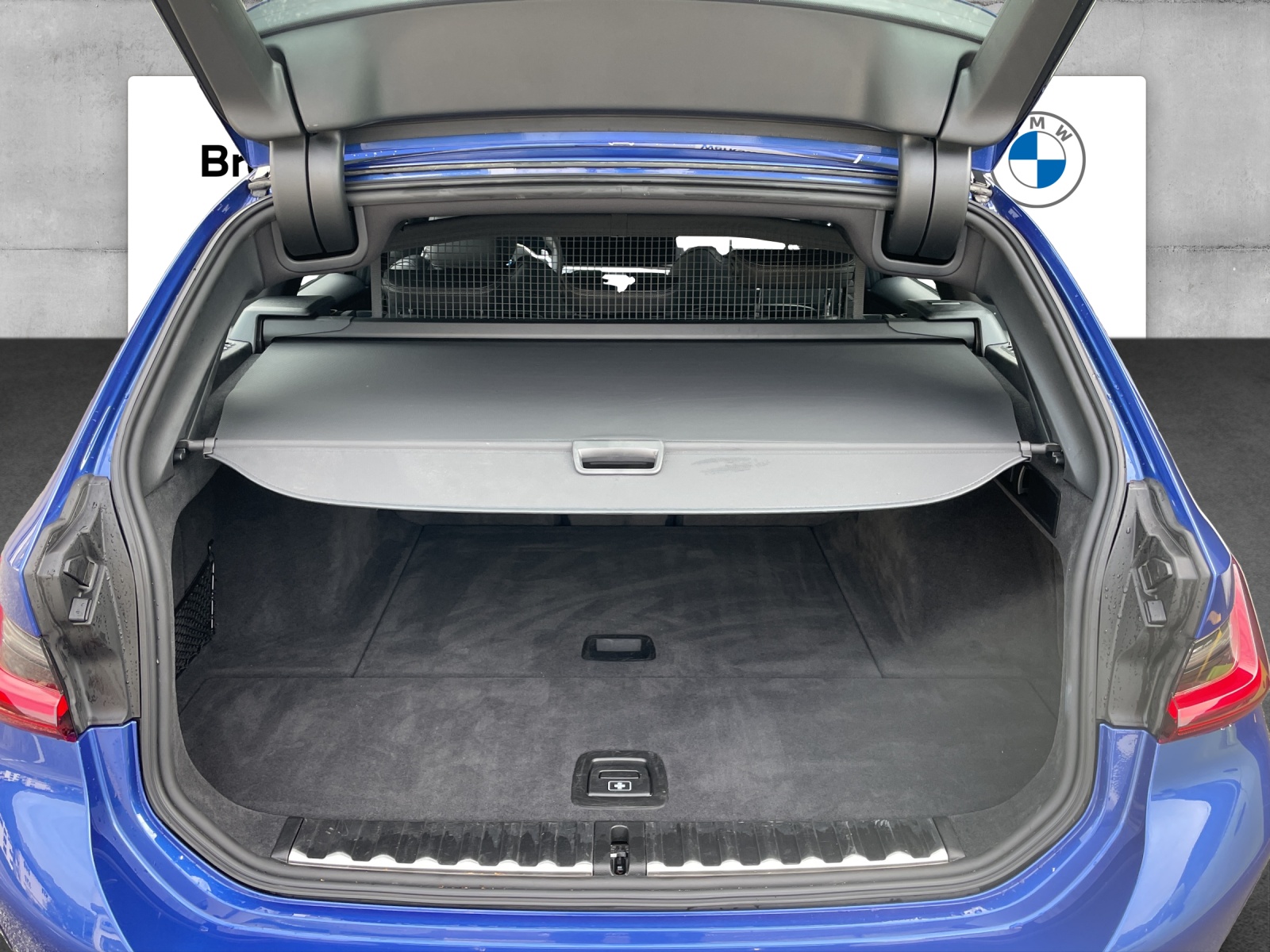 BMW 320d xDrive SAG Touring-image-12