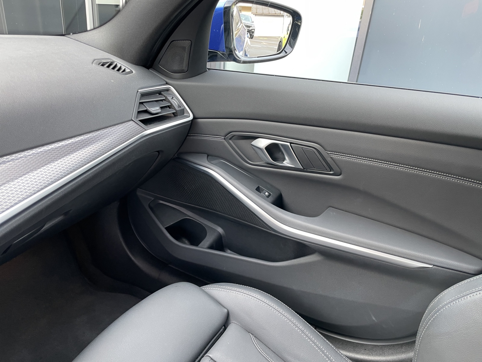 BMW 320d xDrive SAG Touring-image-15