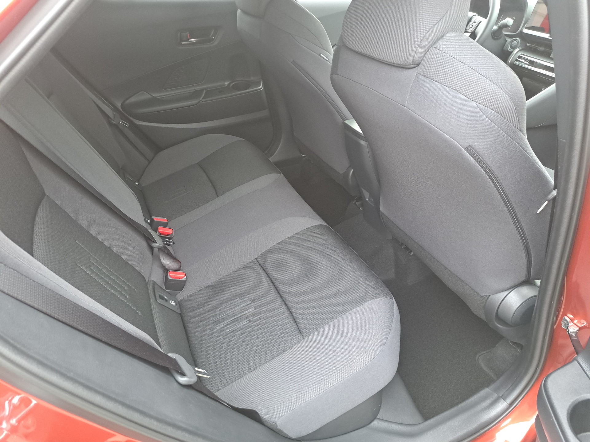 TOYOTA C-HR 2.0 HSD CVT Trend 4WD-image-5