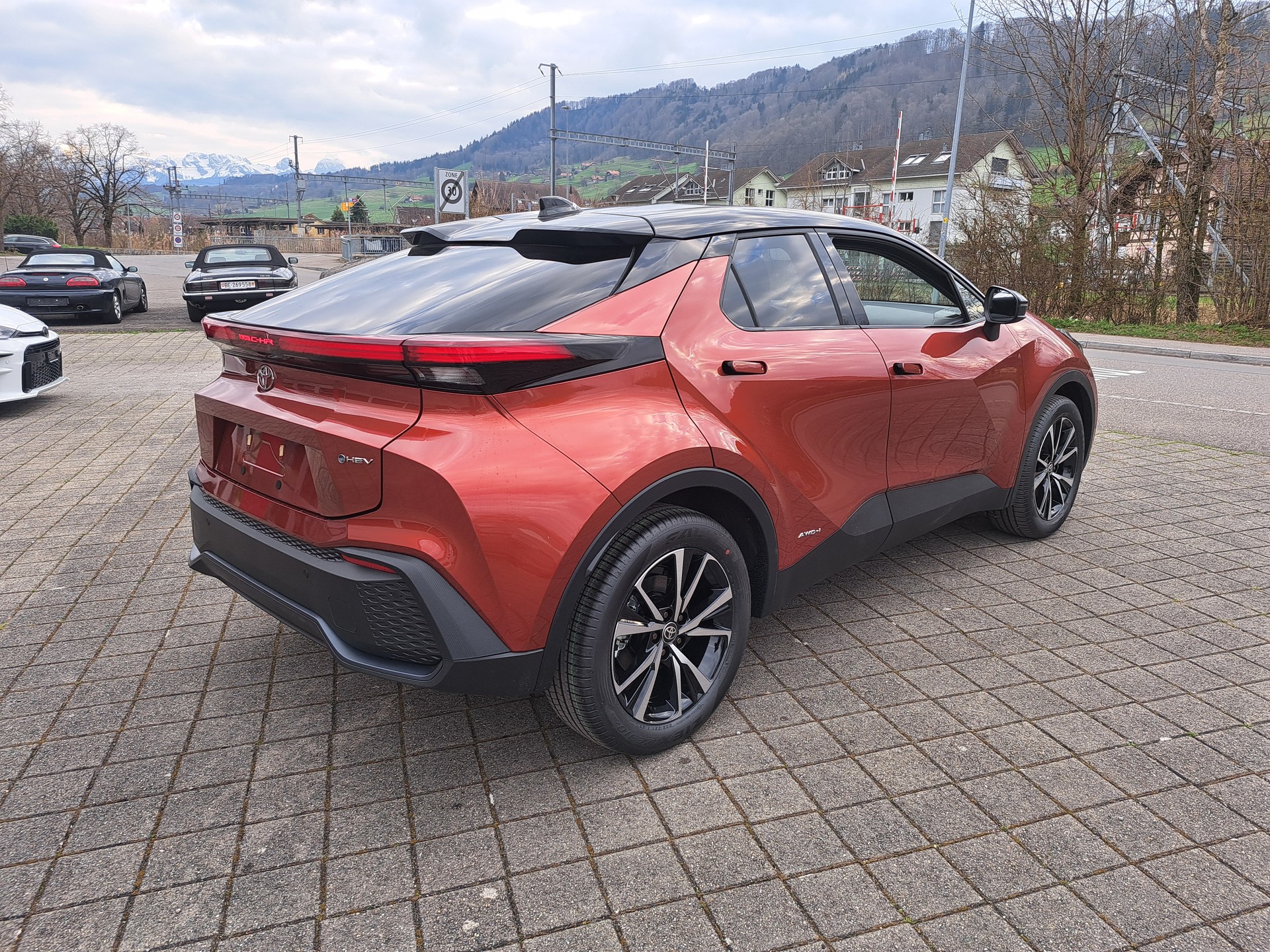 TOYOTA C-HR 2.0 HSD CVT Trend 4WD-image-6