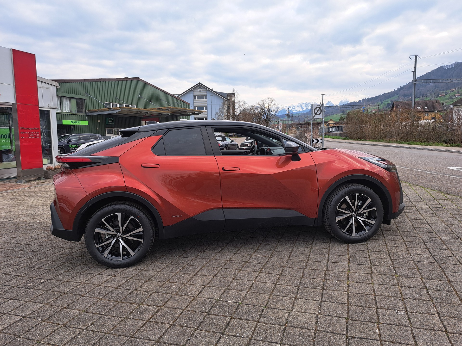 TOYOTA C-HR 2.0 HSD CVT Trend 4WD-image-2