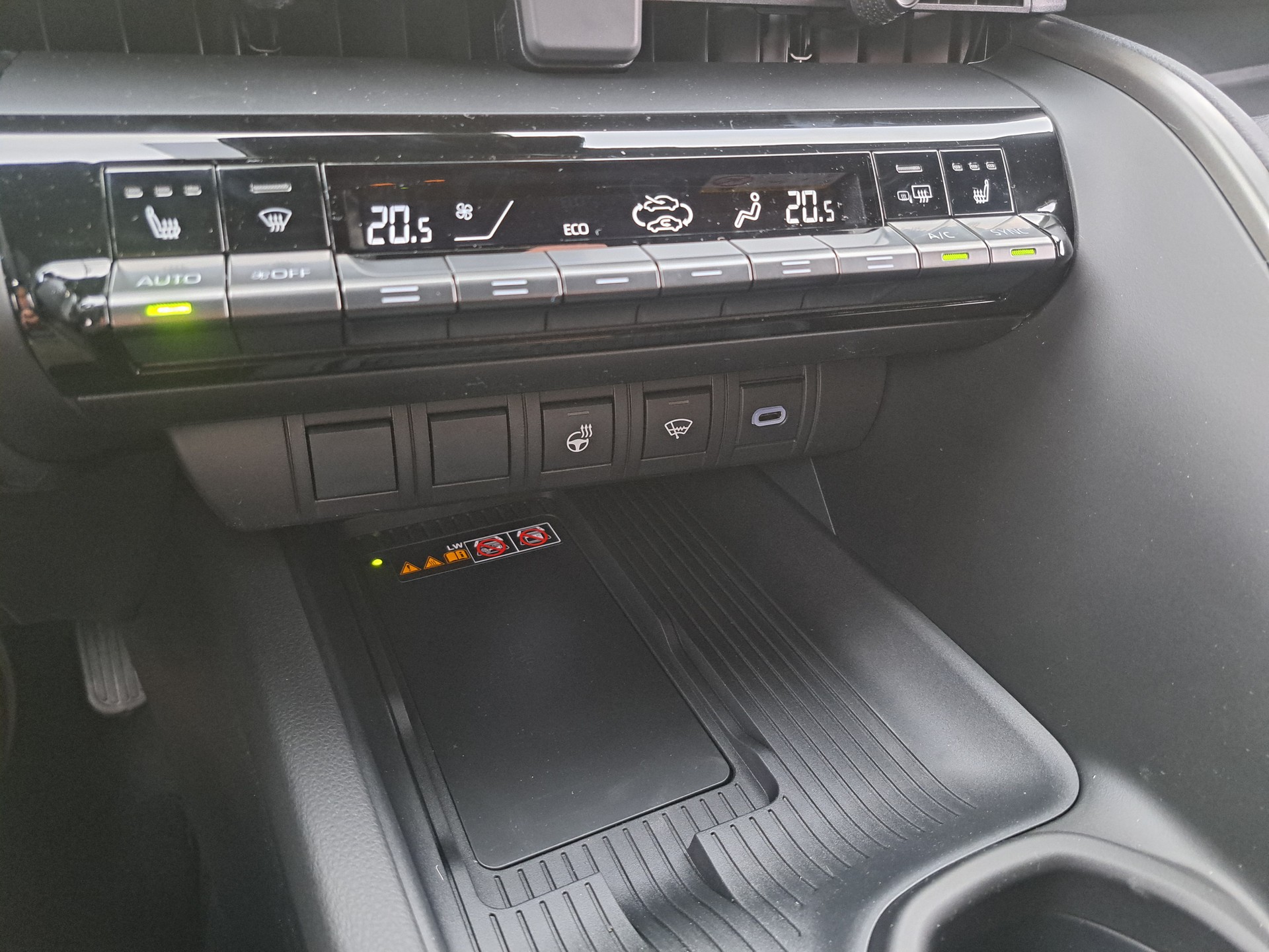 TOYOTA C-HR 2.0 HSD CVT Trend 4WD-image-12