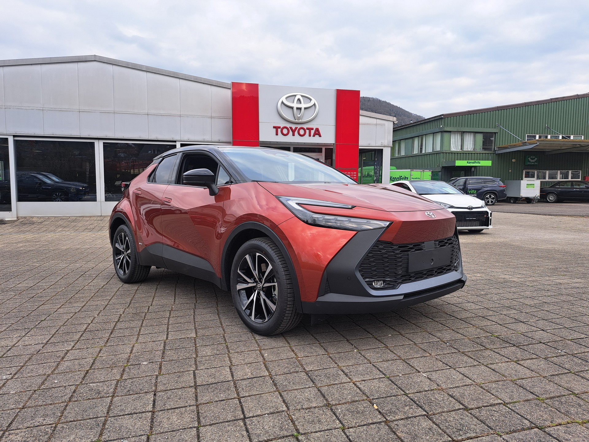 TOYOTA C-HR 2.0 HSD CVT Trend 4WD-image-1