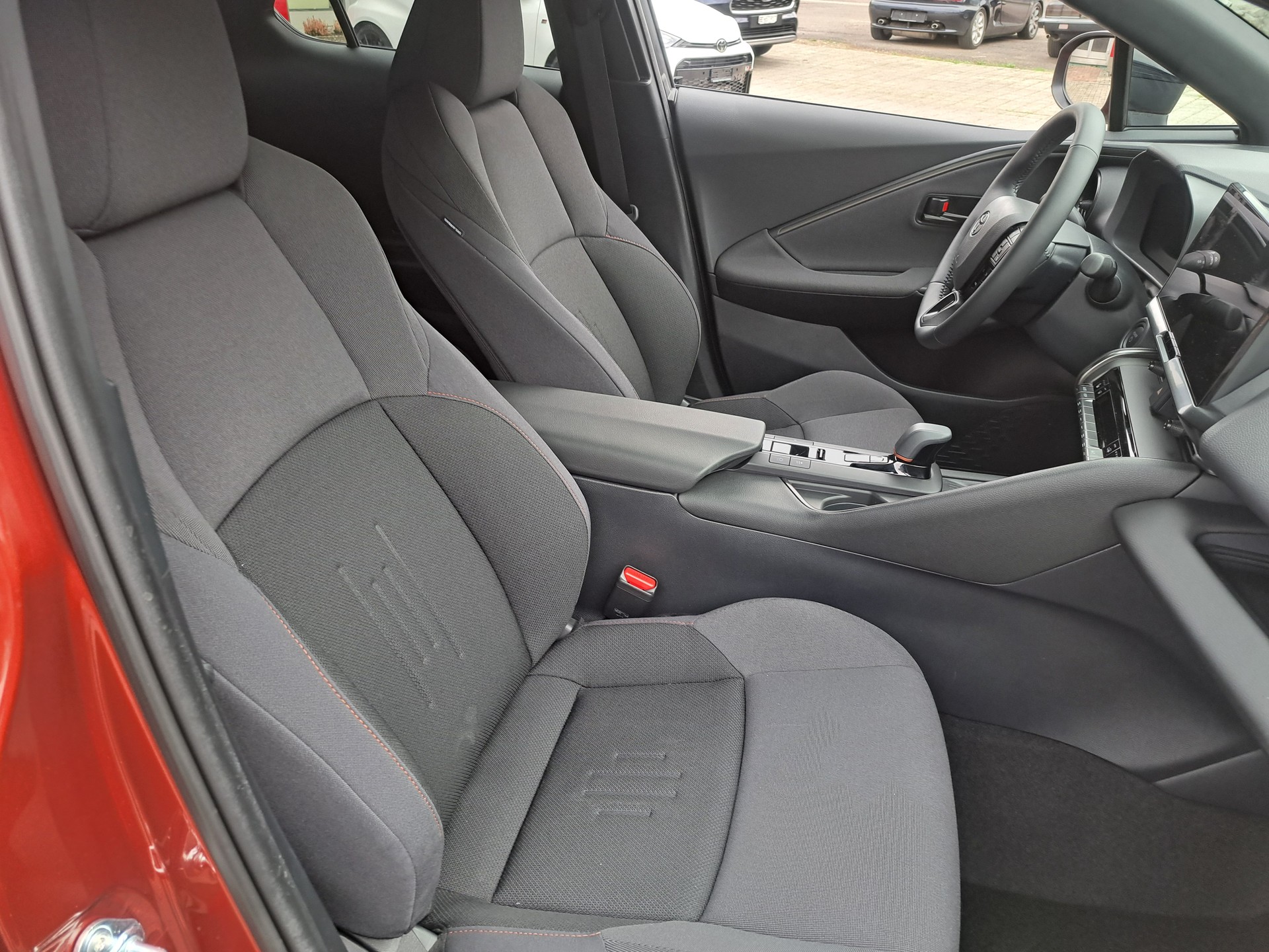 TOYOTA C-HR 2.0 HSD CVT Trend 4WD-image-4