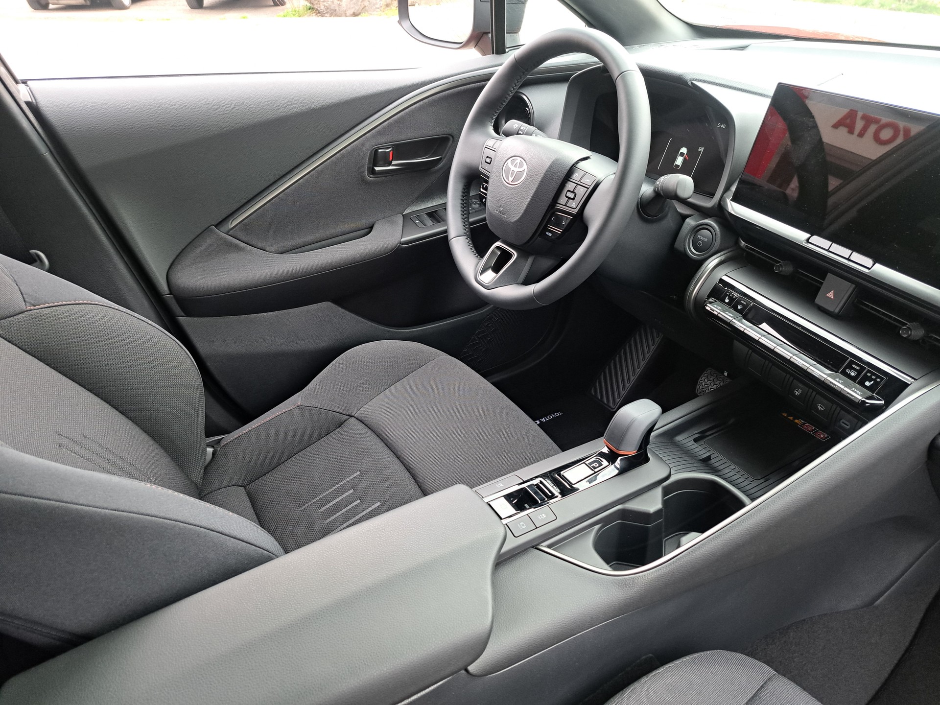 TOYOTA C-HR 2.0 HSD CVT Trend 4WD-image-3