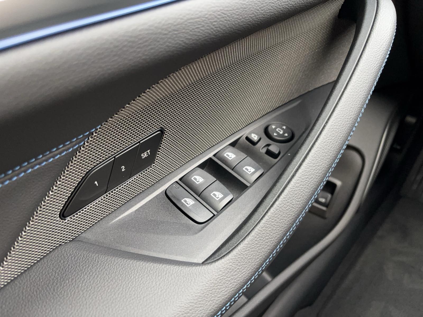 BMW i4 xDrive40 M Sport Pro-image-16