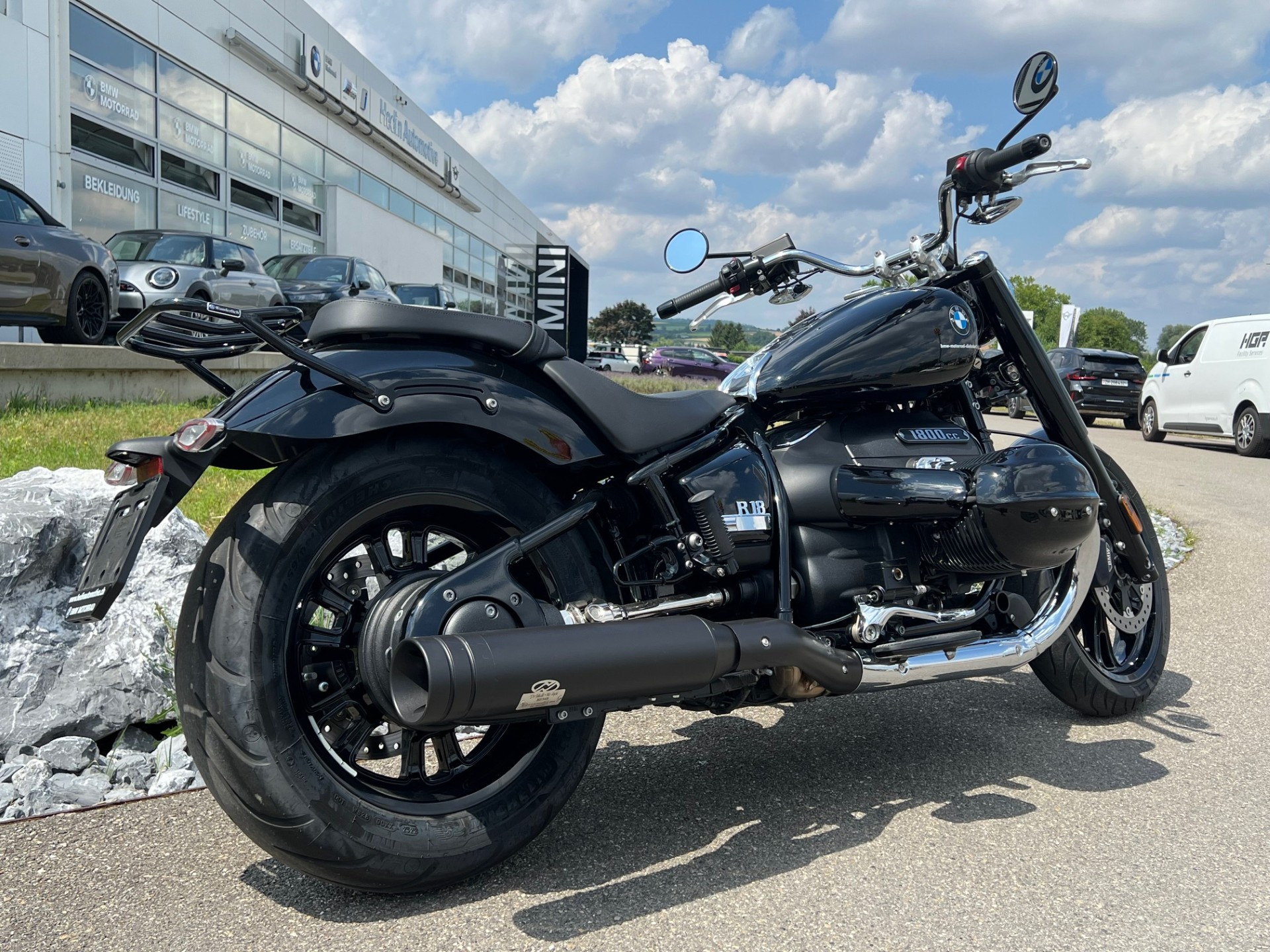 BMW R 18 Dr.Jekill & Mr. Hyde-showroom-element-1