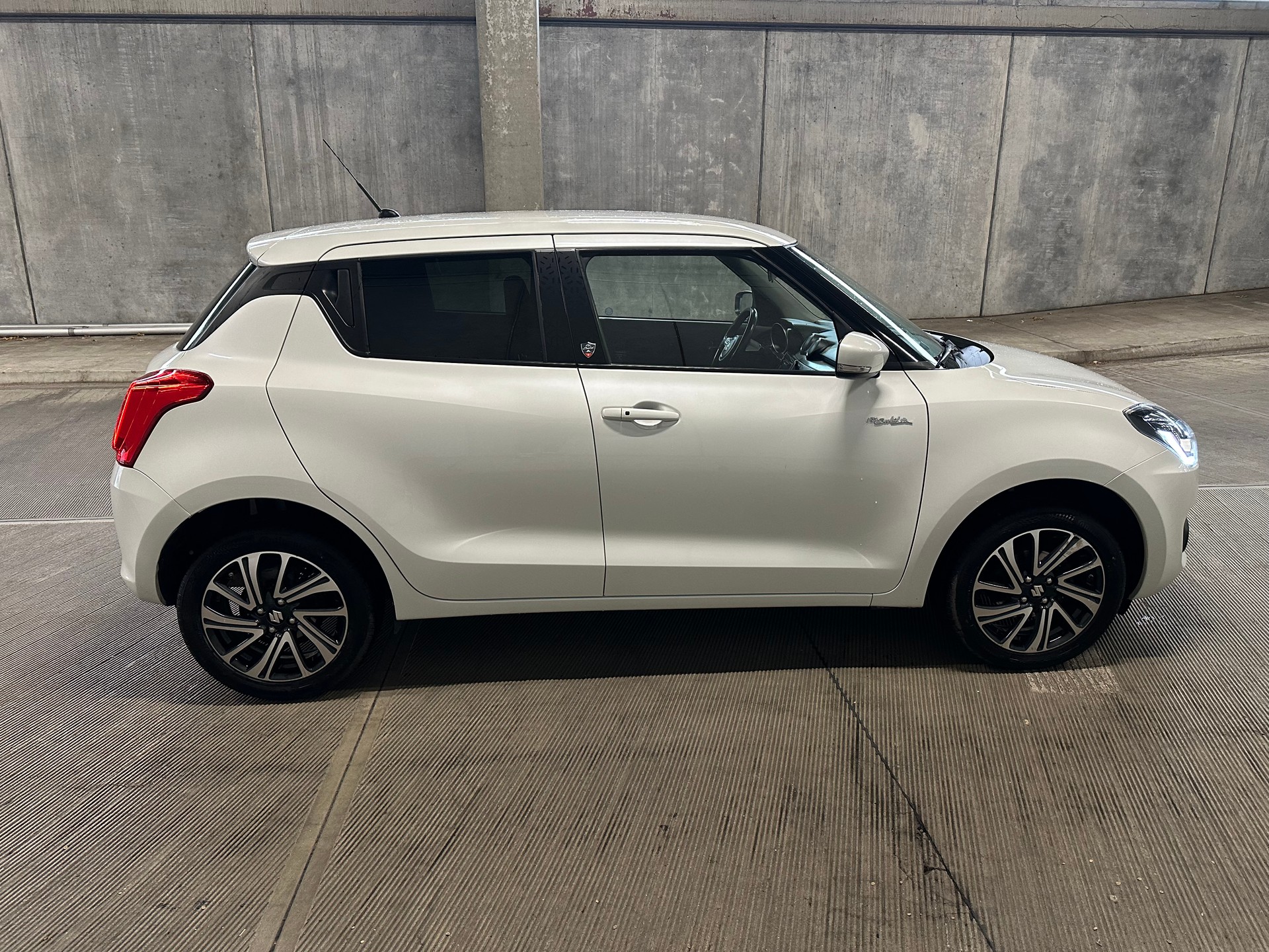 SUZUKI Swift 1.2i Piz Sulai Top Hybrid Allgrip 4x4-image-3