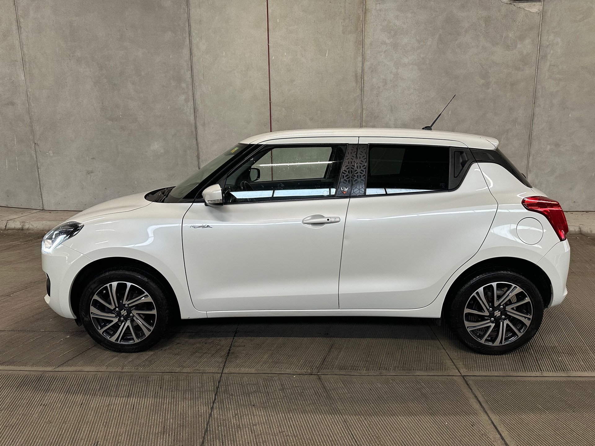 SUZUKI Swift 1.2i Piz Sulai Top Hybrid Allgrip 4x4-image-7