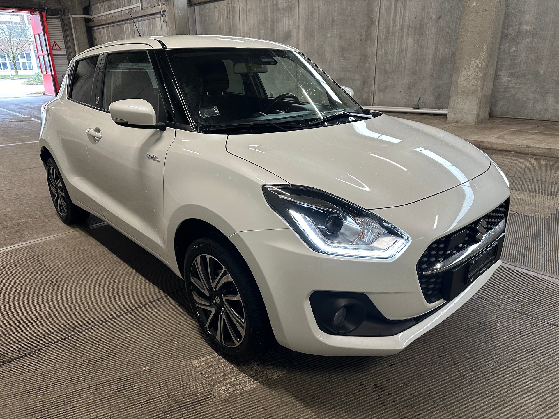 SUZUKI Swift 1.2i Piz Sulai Top Hybrid Allgrip 4x4-image-2