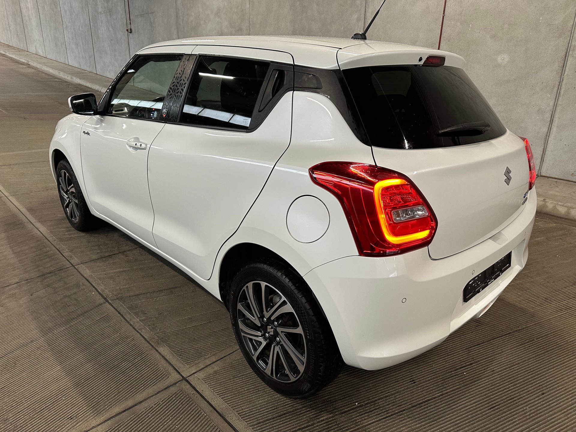SUZUKI Swift 1.2i Piz Sulai Top Hybrid Allgrip 4x4-image-6
