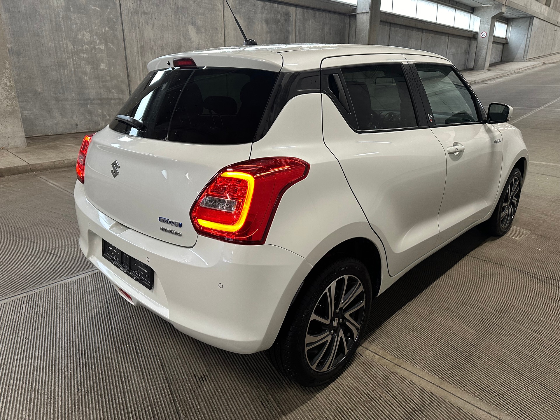 SUZUKI Swift 1.2i Piz Sulai Top Hybrid Allgrip 4x4-image-4