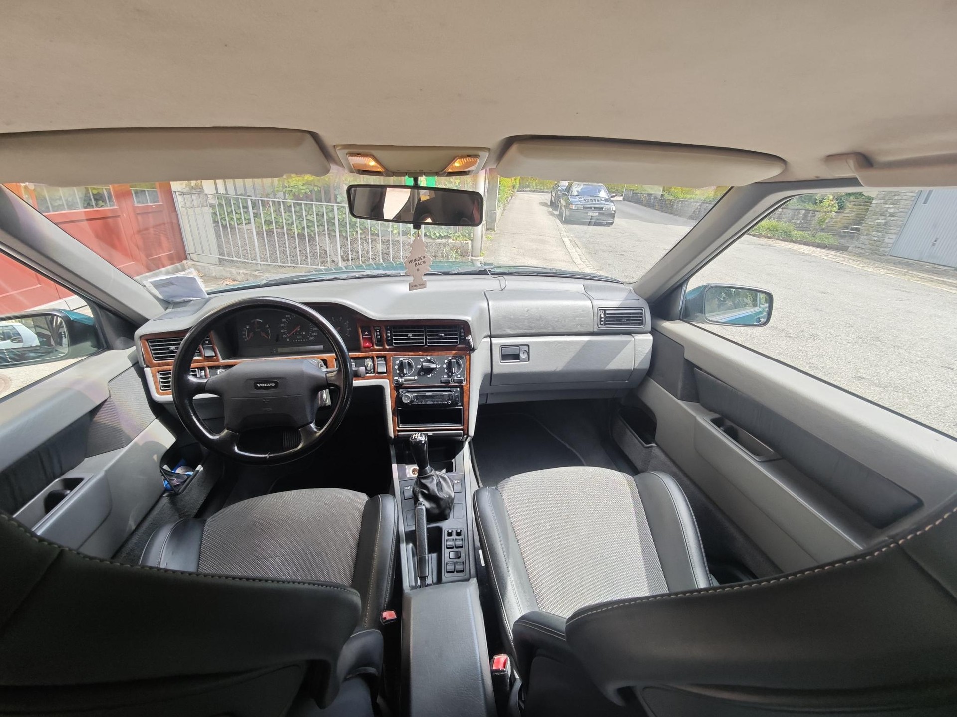 VOLVO 850 T-5-image-8