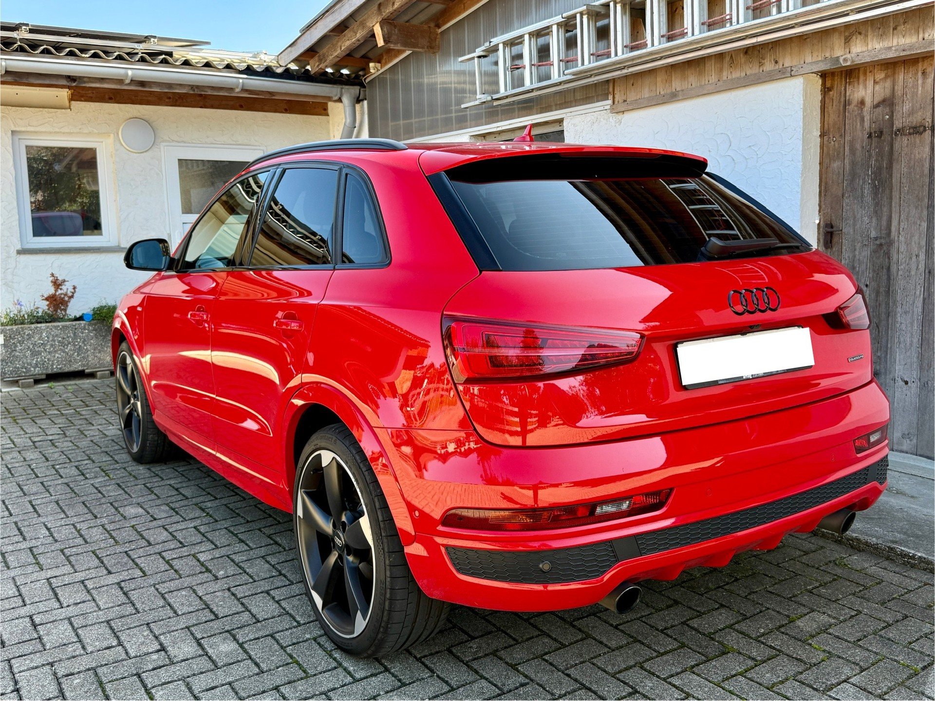 AUDI Q3 2.0 TFSI sport quattro S-tronic-image-1