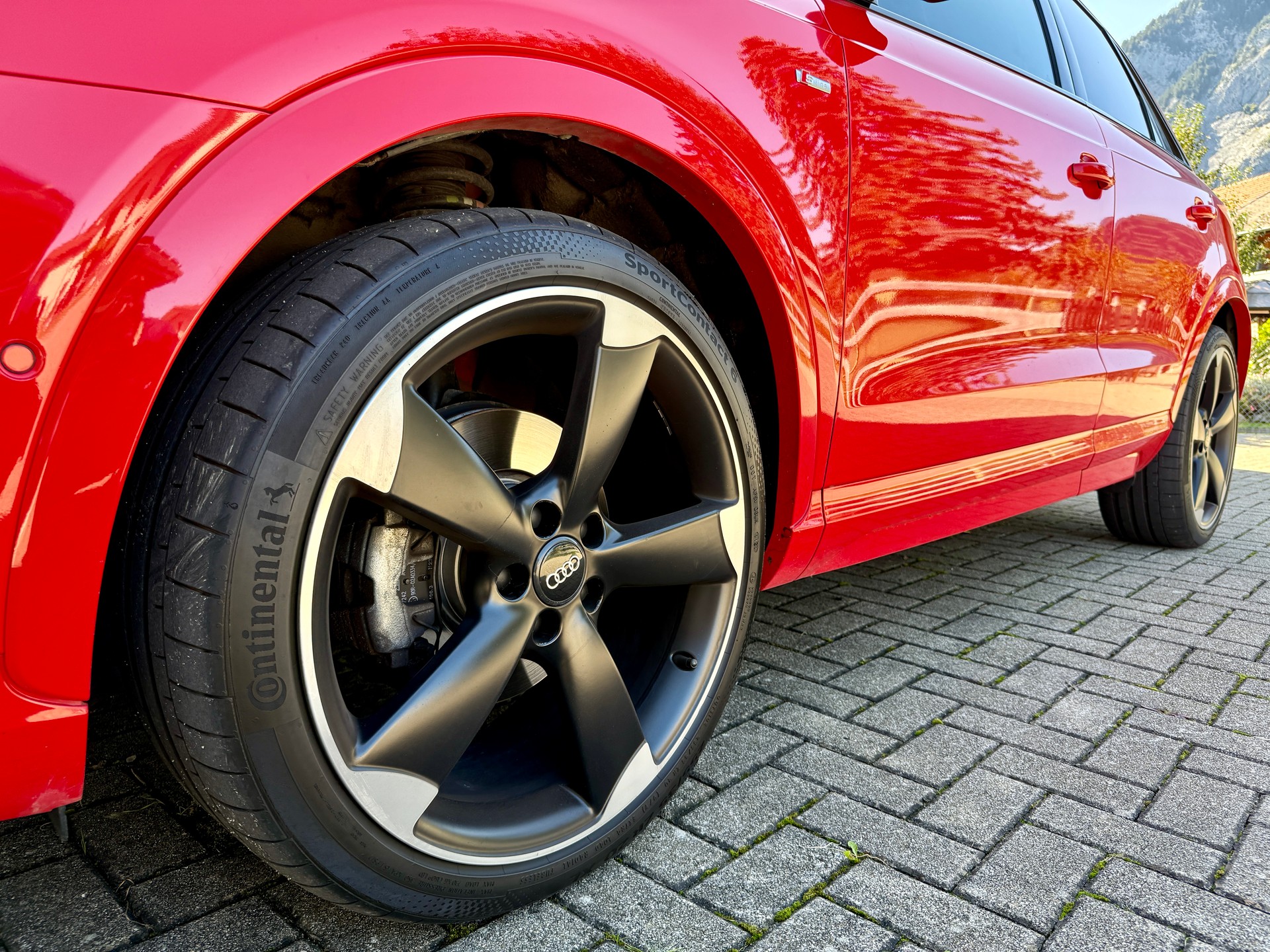 AUDI Q3 2.0 TFSI sport quattro S-tronic-image-2