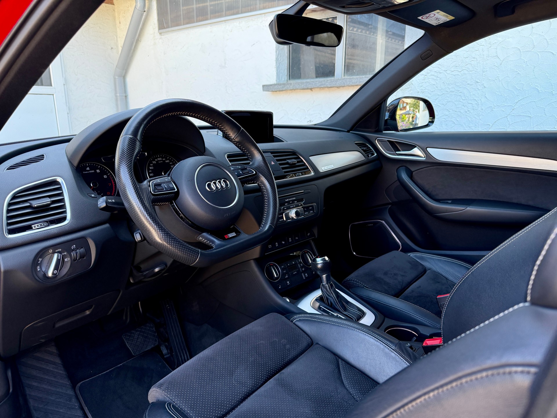 AUDI Q3 2.0 TFSI sport quattro S-tronic-image-4