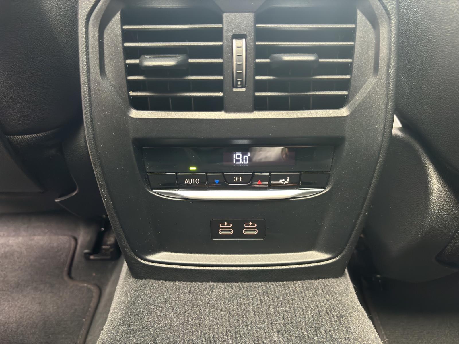 BMW 320d xDrive Touring-image-15