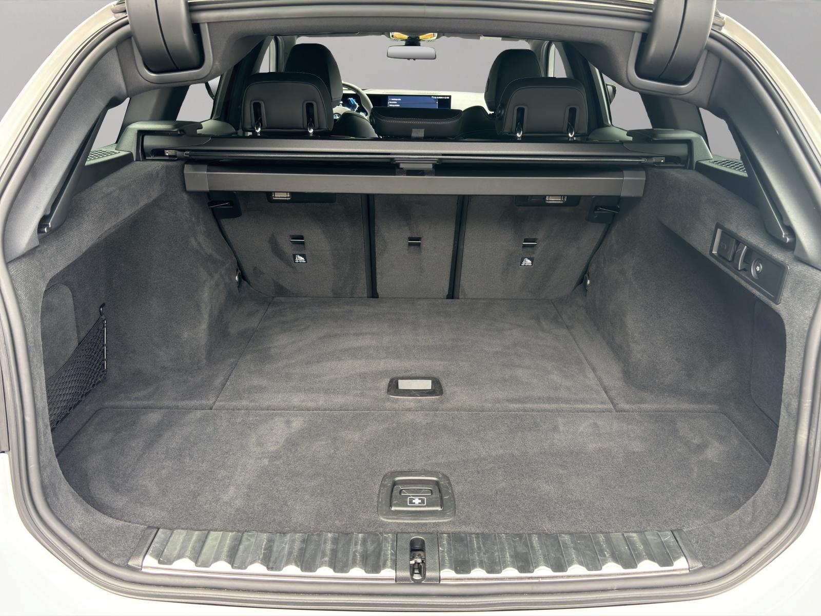 BMW 320d xDrive Touring-image-19