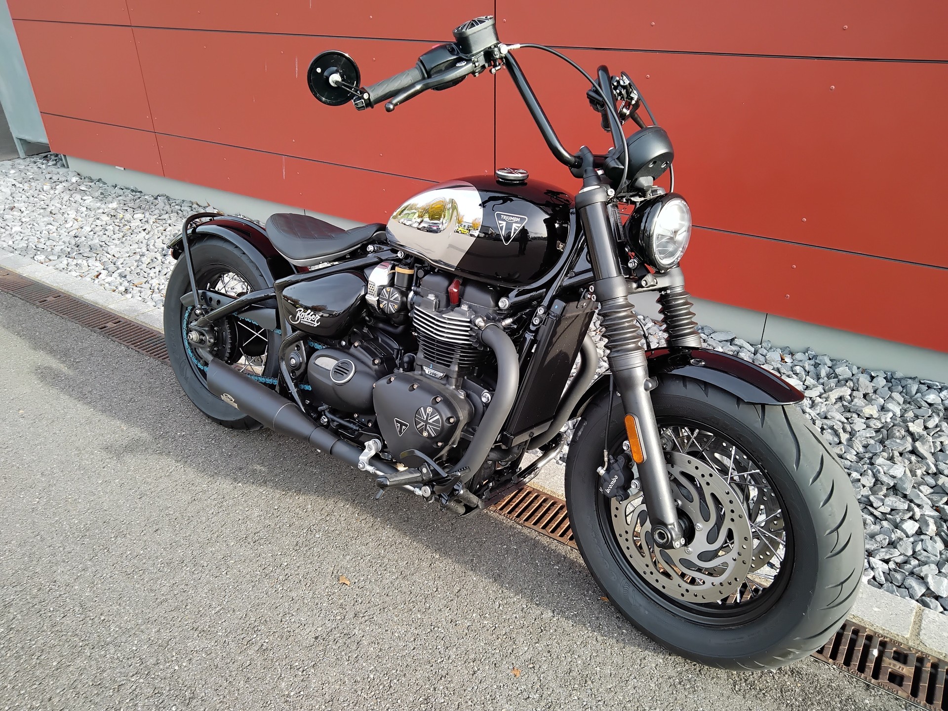 TRIUMPH Bonneville 1200 Bobber-showroom-element-3
