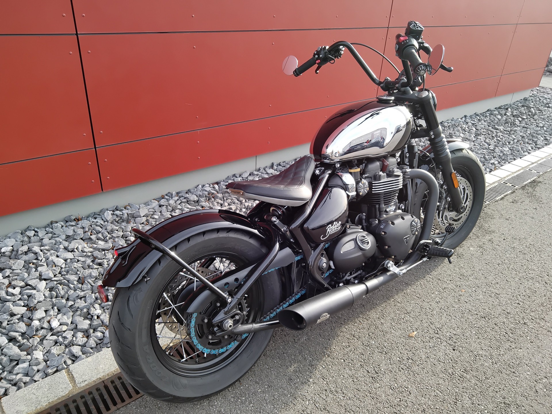 TRIUMPH Bonneville 1200 Bobber-showroom-element-2