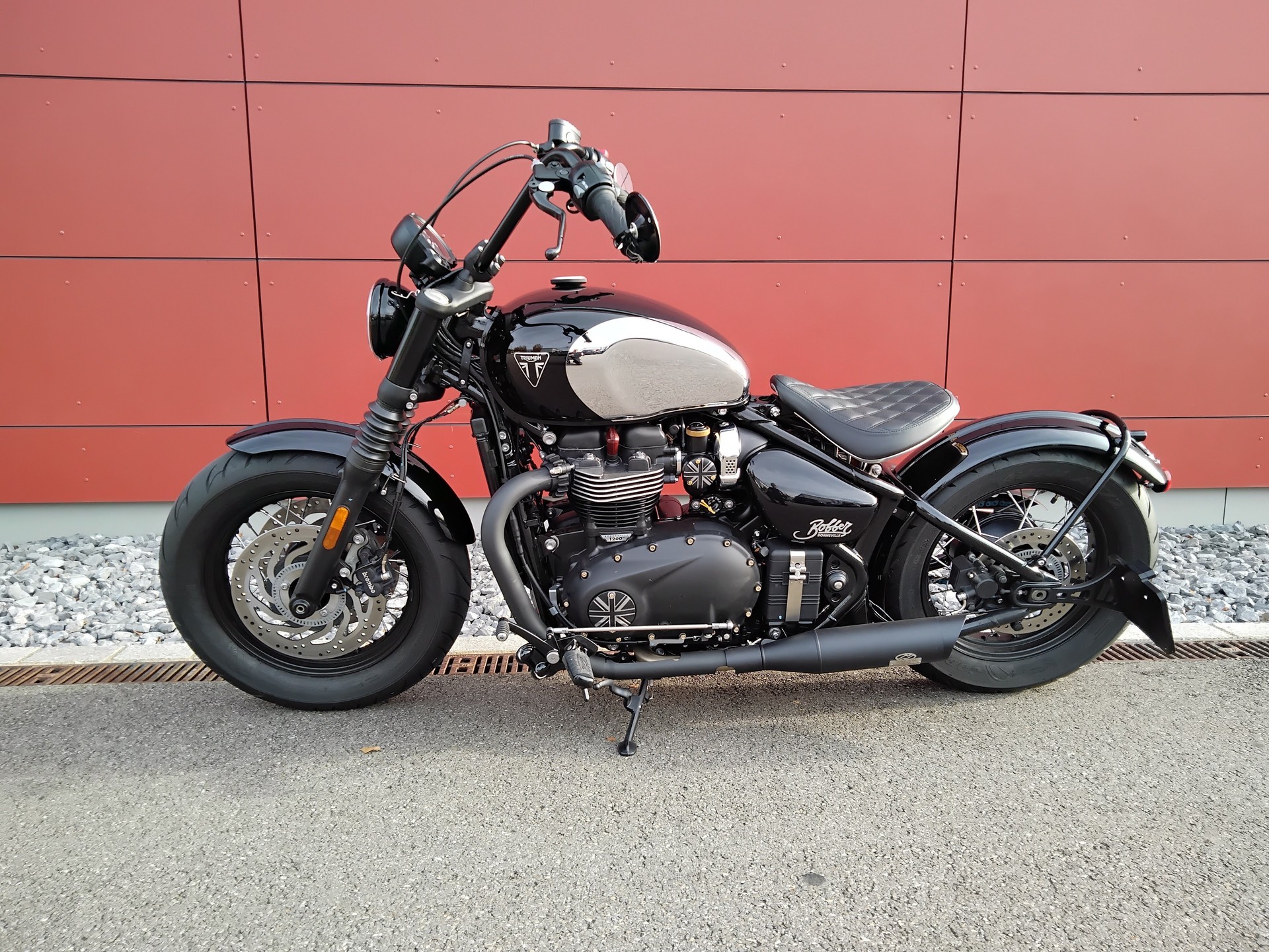 TRIUMPH Bonneville 1200 Bobber-showroom-element-1