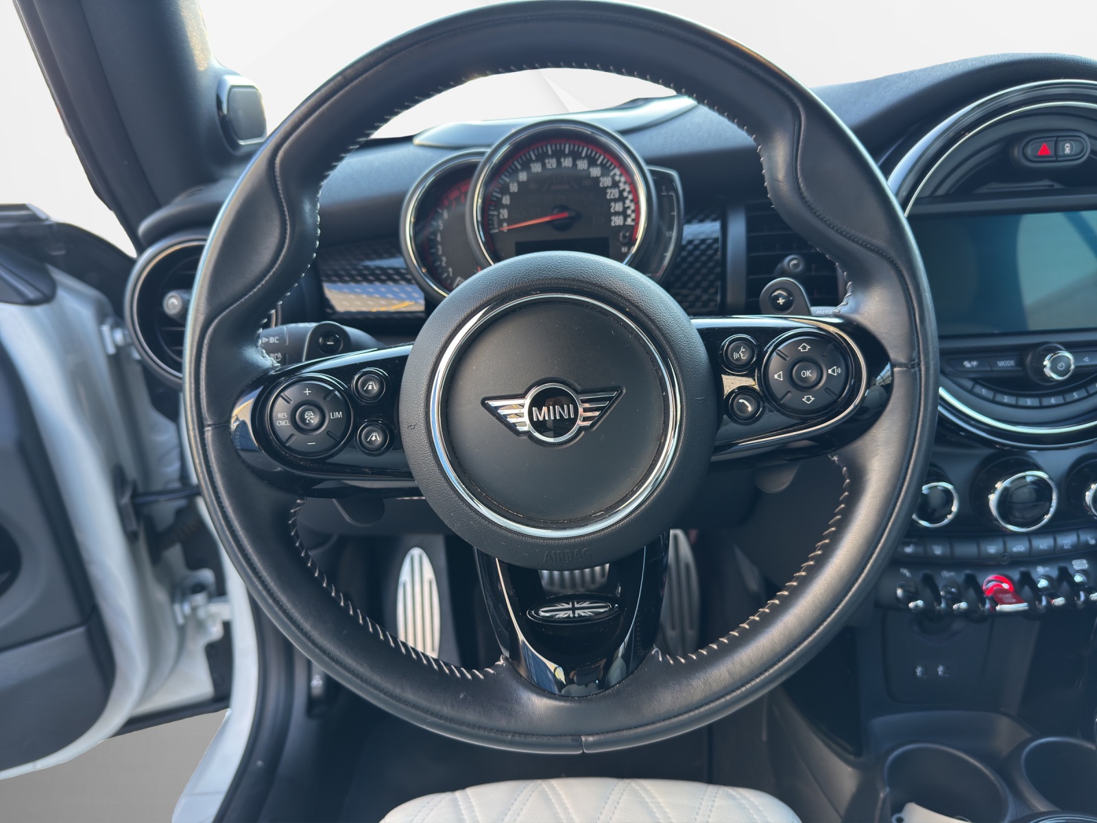 MINI Cooper JCW Cabriolet-image-13