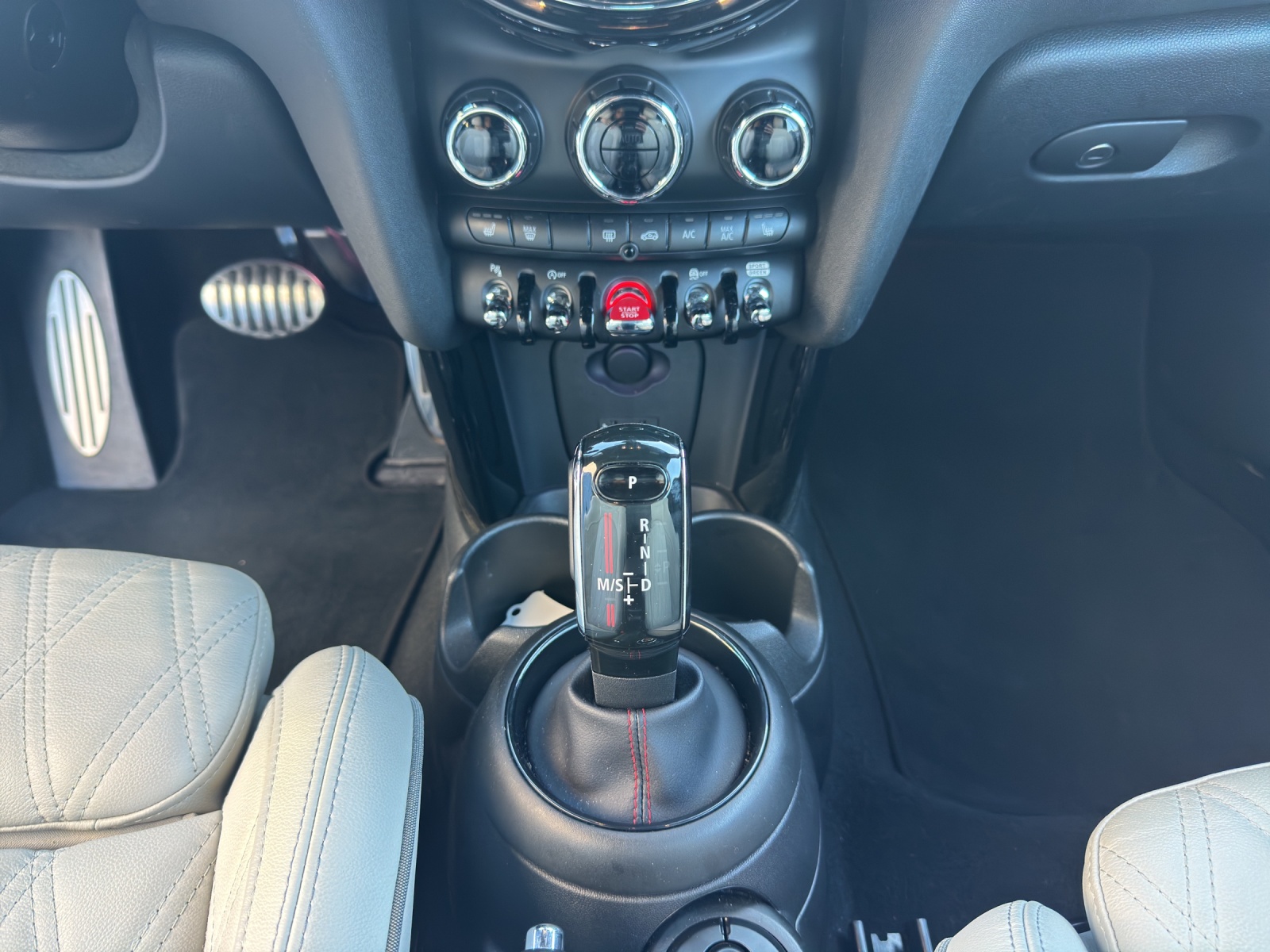 MINI Cooper JCW Cabriolet-image-15