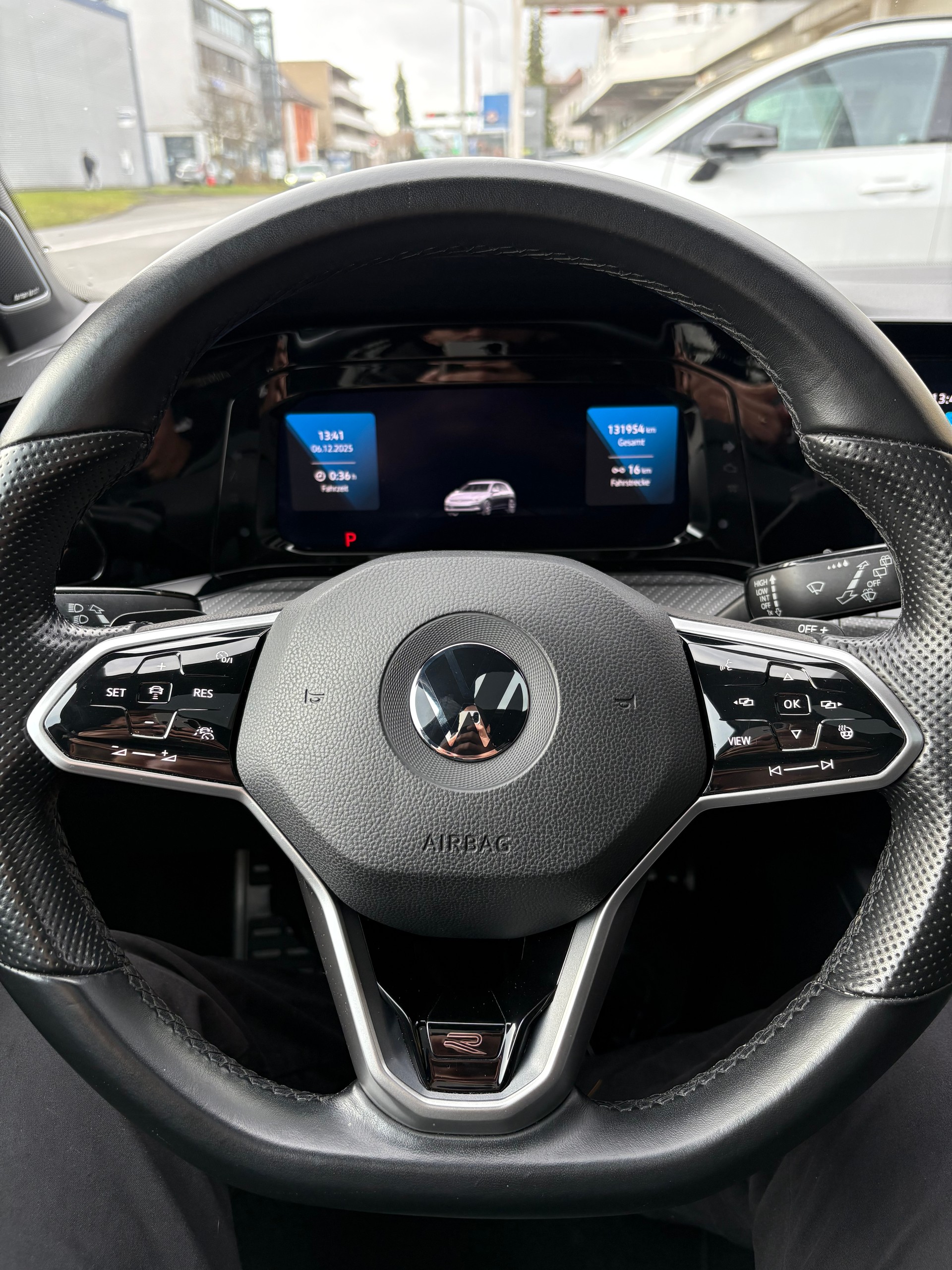 VW Golf 1.5 eTSI mHEV ACT R-Line DSG-image-12