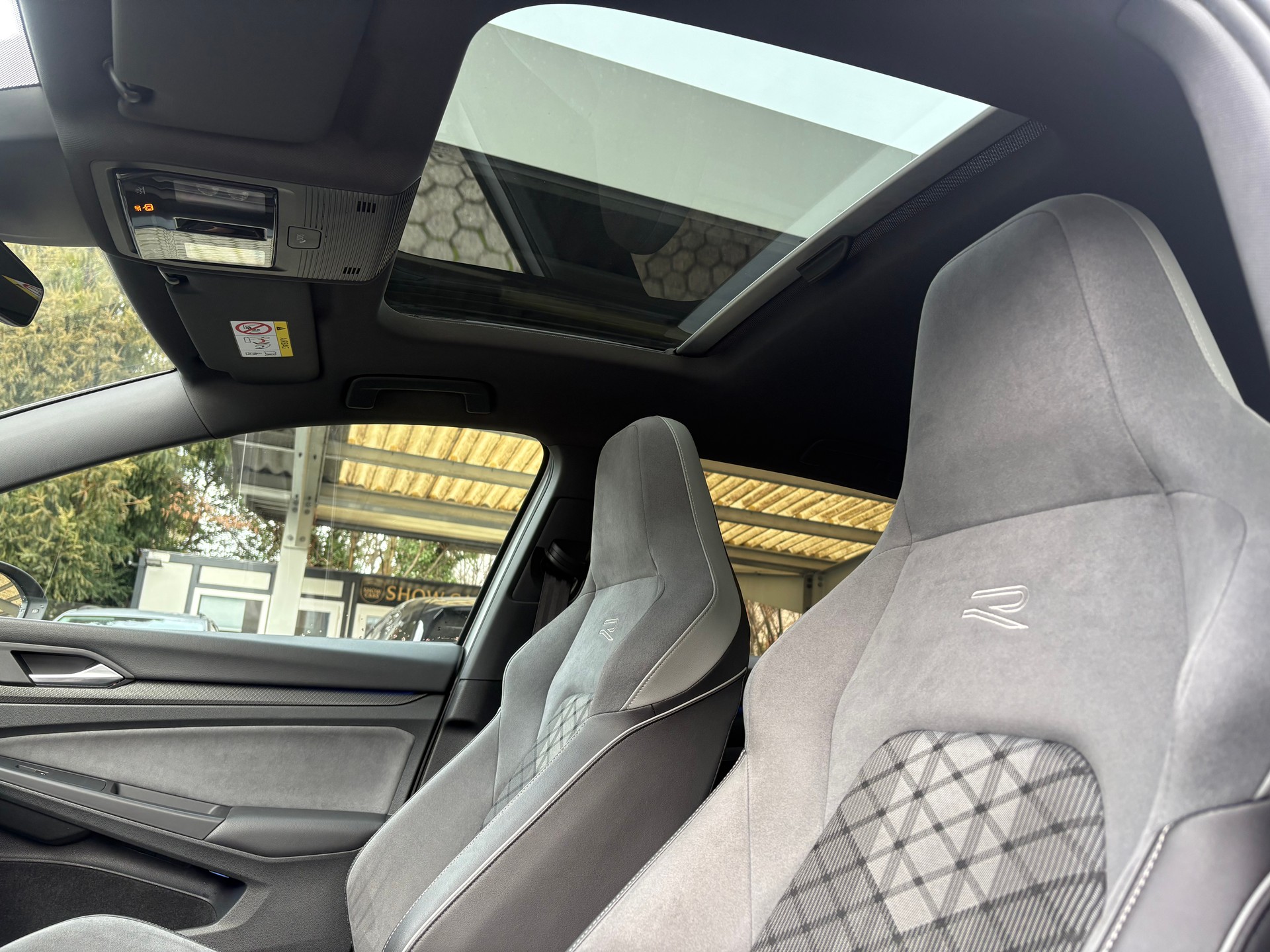 VW Golf 1.5 eTSI mHEV ACT R-Line DSG-image-8