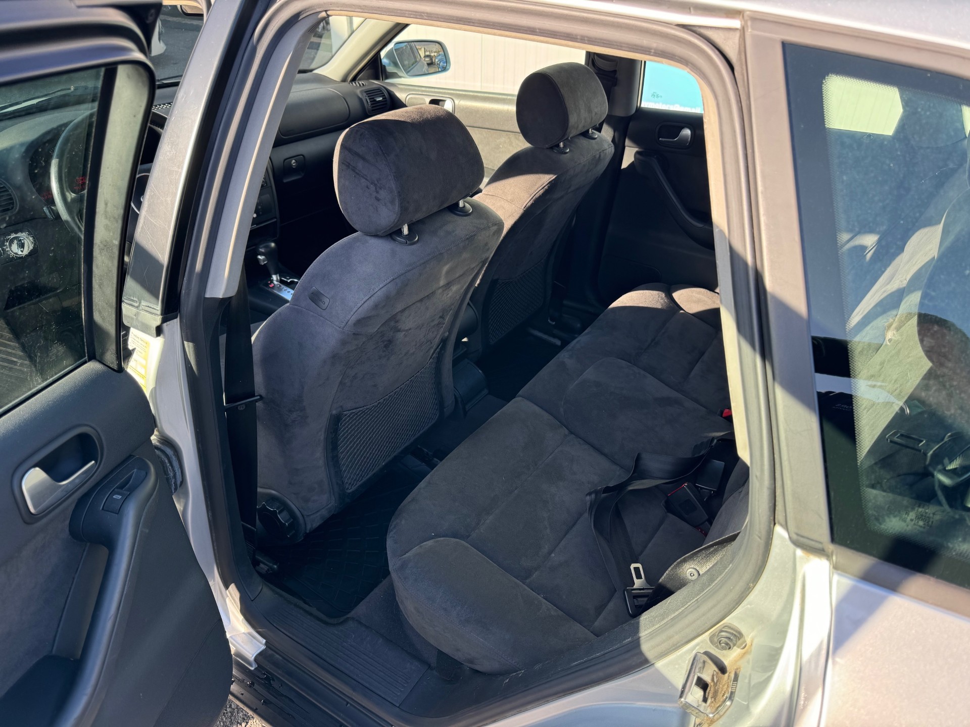 AUDI A3 1.8 T Ambition Automatique-image-9