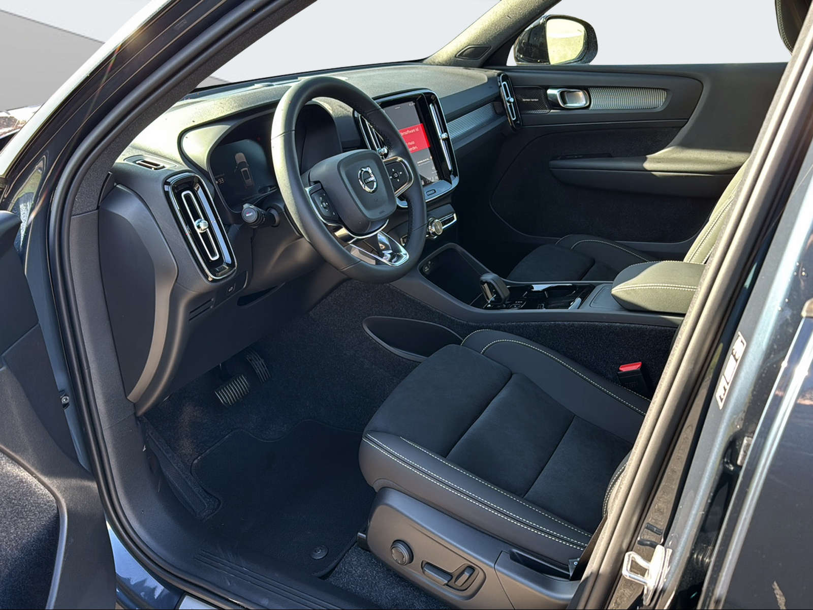 VOLVO EX40 Twin XCENTRIC Edition AWD-image-9