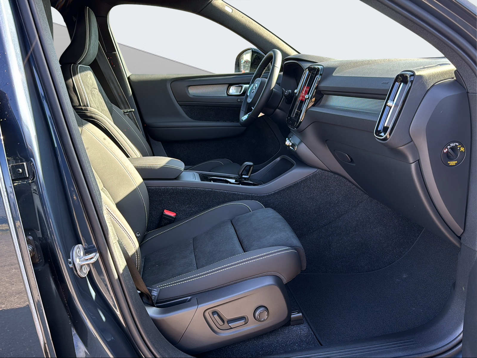 VOLVO EX40 Twin XCENTRIC Edition AWD-image-14