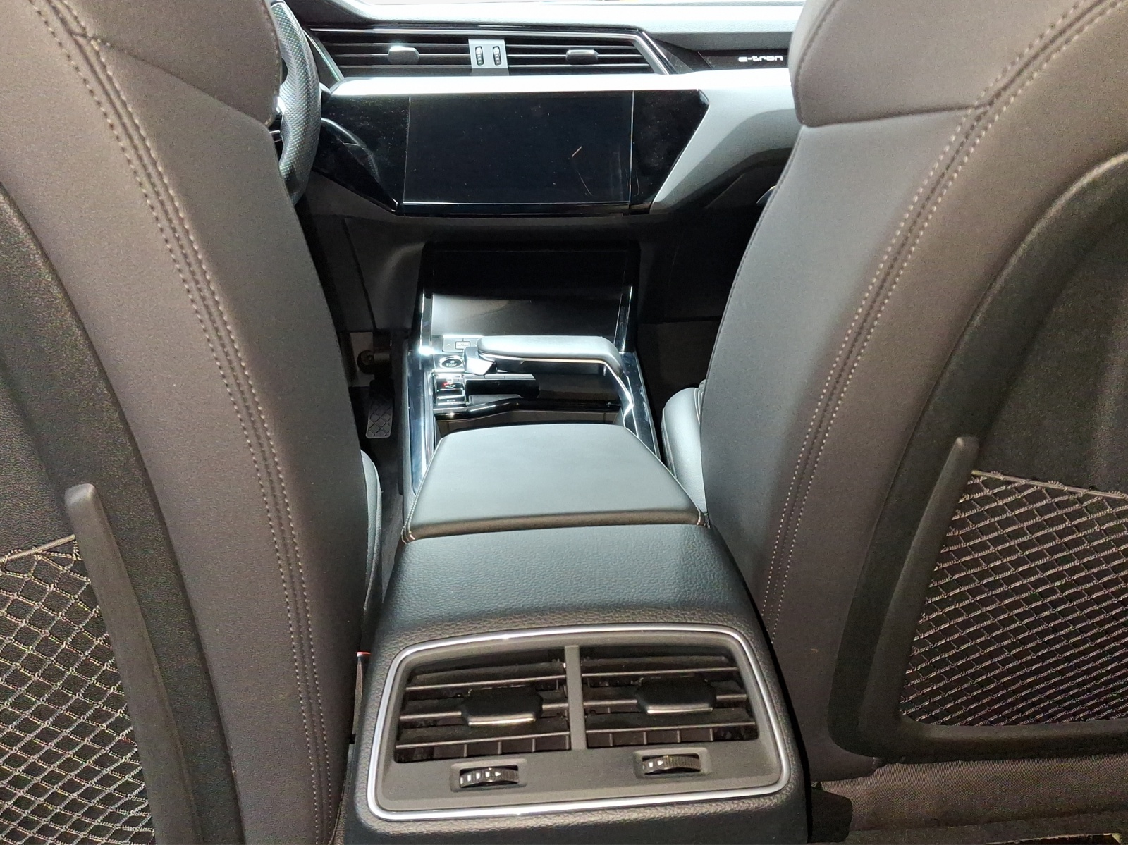 AUDI e-tron 55 Sportback S Line Black Edition quattro-image-11