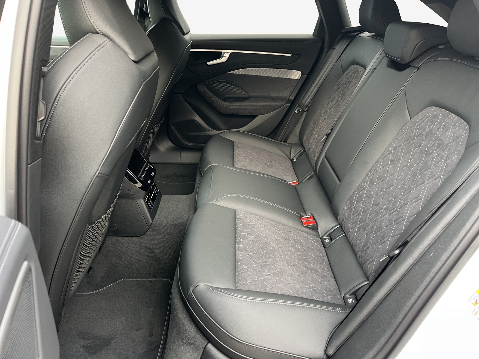 AUDI A6 Avant TDI quattro 150 kW S tronic-image-11