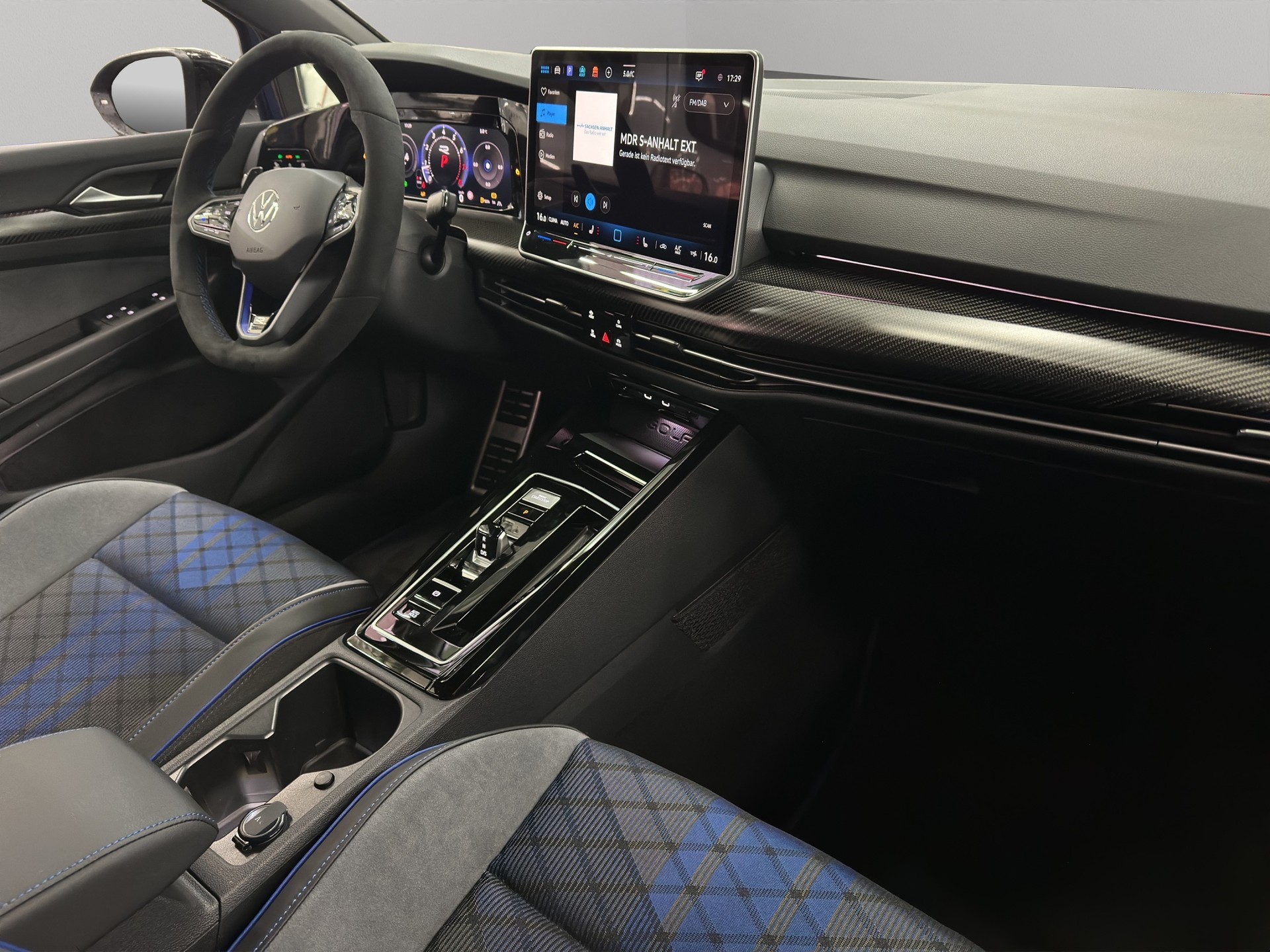VW Golf 2.0 TSI R DSG 4 Motion-image-8